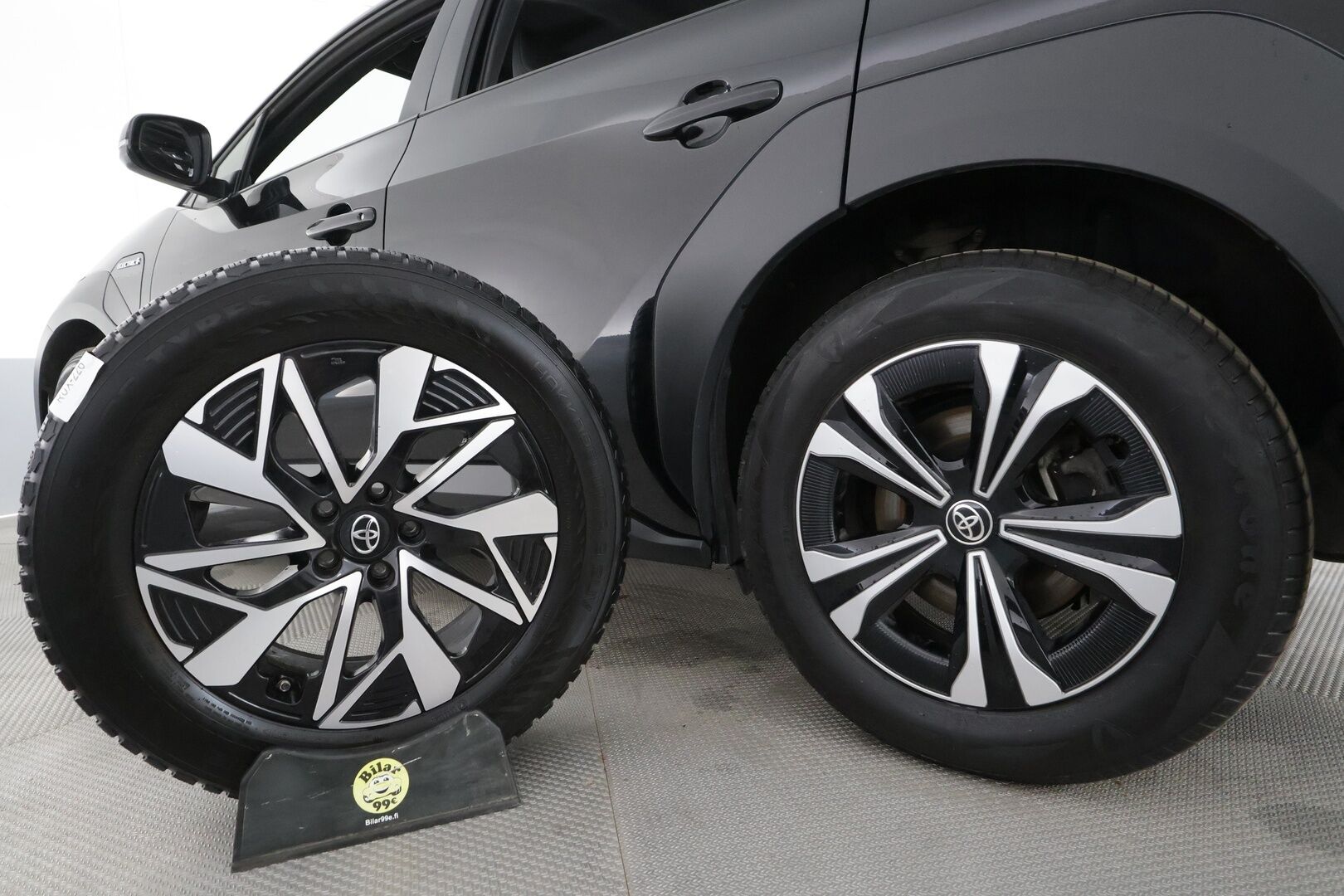 Toyota bZ4X 2023 Launch Edition * ACC / ILP / P.Kamera / Navi / LED / Keyless / Sähköpenkki / Puolinahat * - Suomi-auto / Kahdet renkaat aluvanteilla / Merkkihuollettu / Juuri huollettu - HULLUT AVAJAISHULINAT KORKOTARJOUS 3,29 %