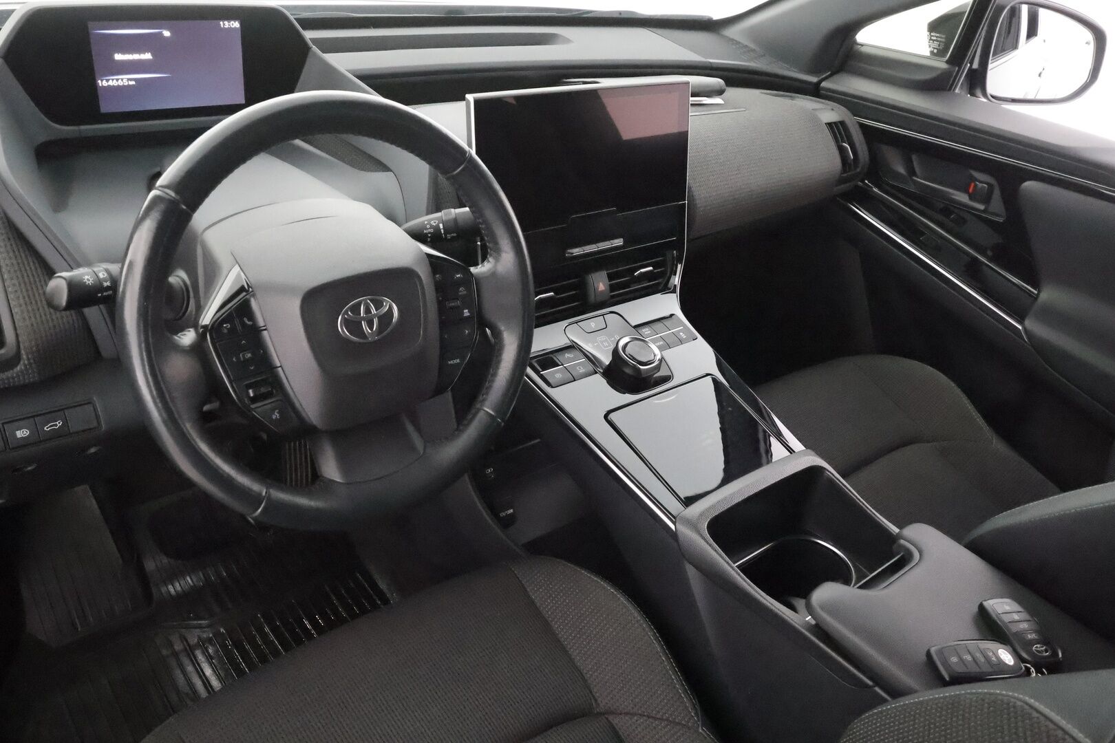 Toyota bZ4X 2023 Launch Edition * ACC / ILP / P.Kamera / Navi / LED / Keyless / Sähköpenkki / Puolinahat * - Suomi-auto / Kahdet renkaat aluvanteilla / Merkkihuollettu / Juuri huollettu - HULLUT AVAJAISHULINAT KORKOTARJOUS 3,29 %