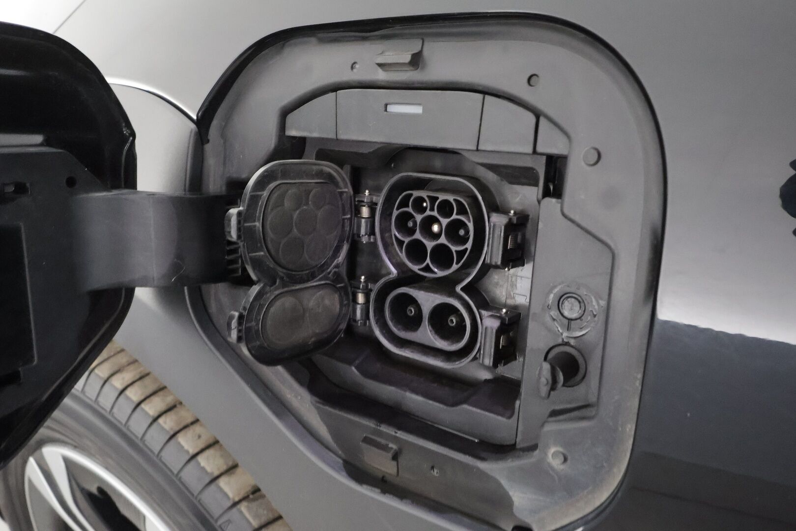 Toyota bZ4X 2023 Launch Edition * ACC / ILP / P.Kamera / Navi / LED / Keyless / Sähköpenkki / Puolinahat * - Suomi-auto / Kahdet renkaat aluvanteilla / Merkkihuollettu / Juuri huollettu - HULLUT AVAJAISHULINAT KORKOTARJOUS 3,29 %