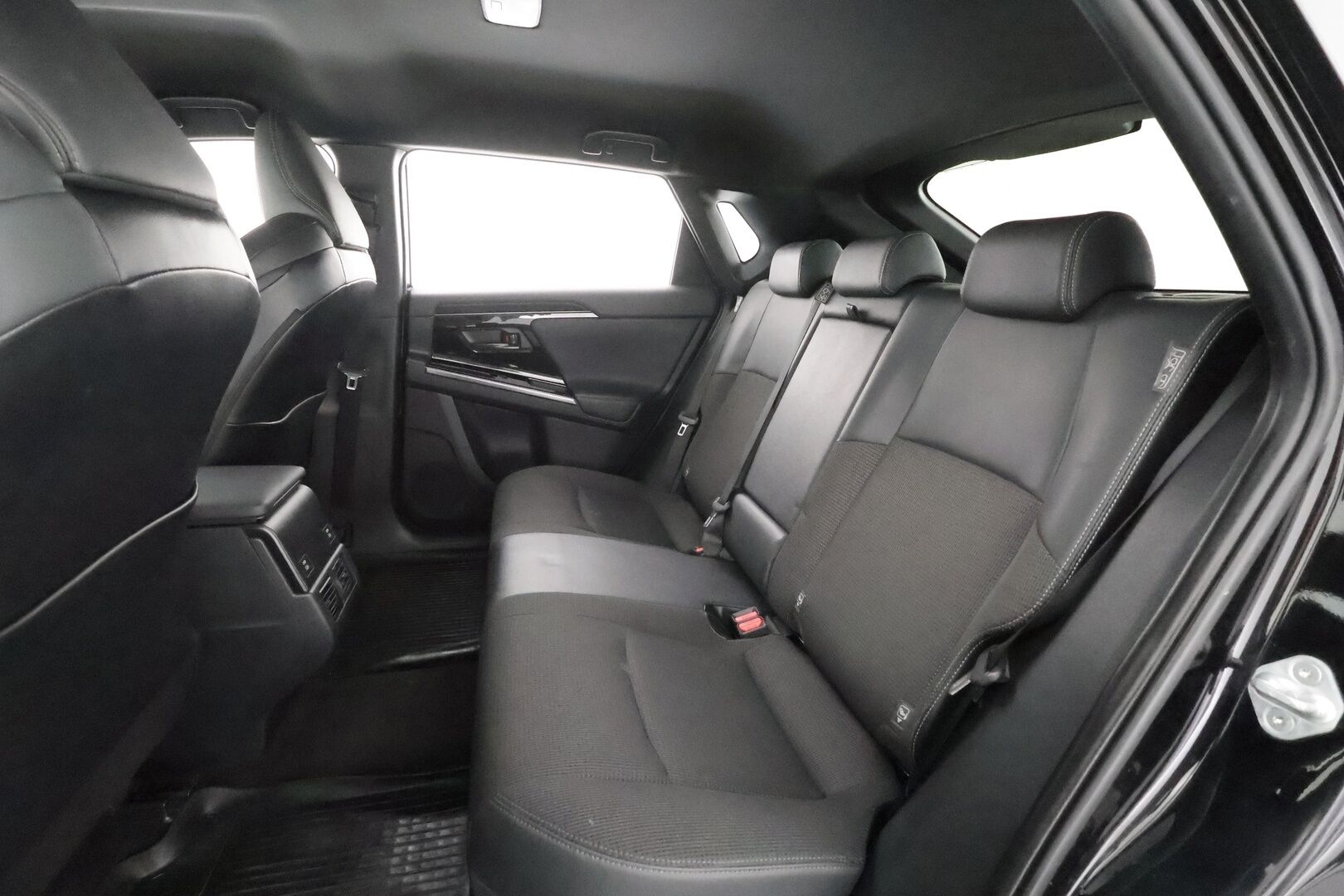 Toyota bZ4X 2023 Launch Edition * ACC / ILP / P.Kamera / Navi / LED / Keyless / Sähköpenkki / Puolinahat * - Suomi-auto / Kahdet renkaat aluvanteilla / Merkkihuollettu / Juuri huollettu - HULLUT AVAJAISHULINAT KORKOTARJOUS 3,29 %