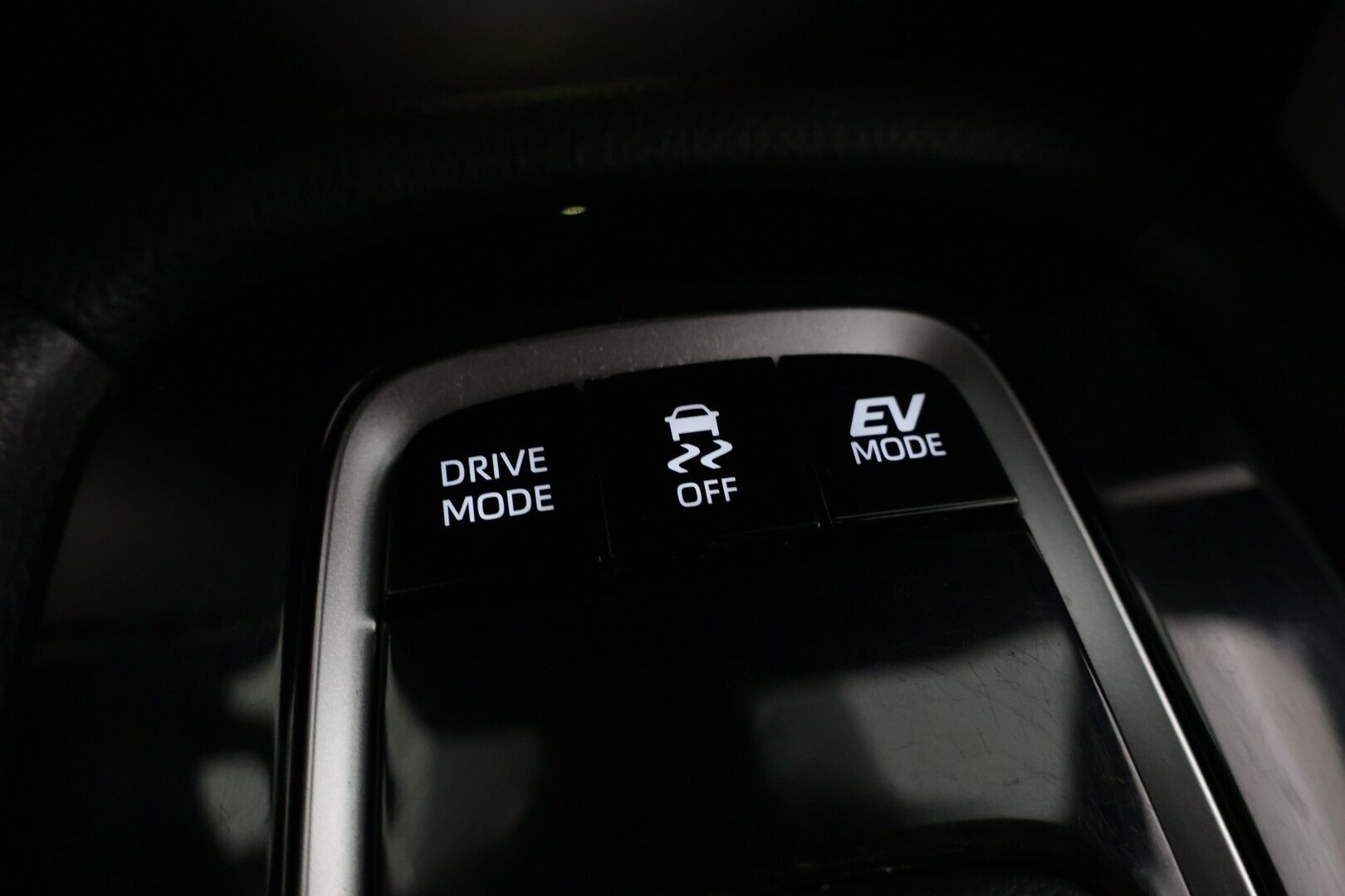 Toyota Corolla Cross 2023 2.0 Hybrid Launch Edition - | ACC! | NAVI! | LÄMM-TUULILASI! | 2x AVAIMET! | 2X RENKAAT! | APPLE CARPLAY! | DIGIMITTARISTO! |