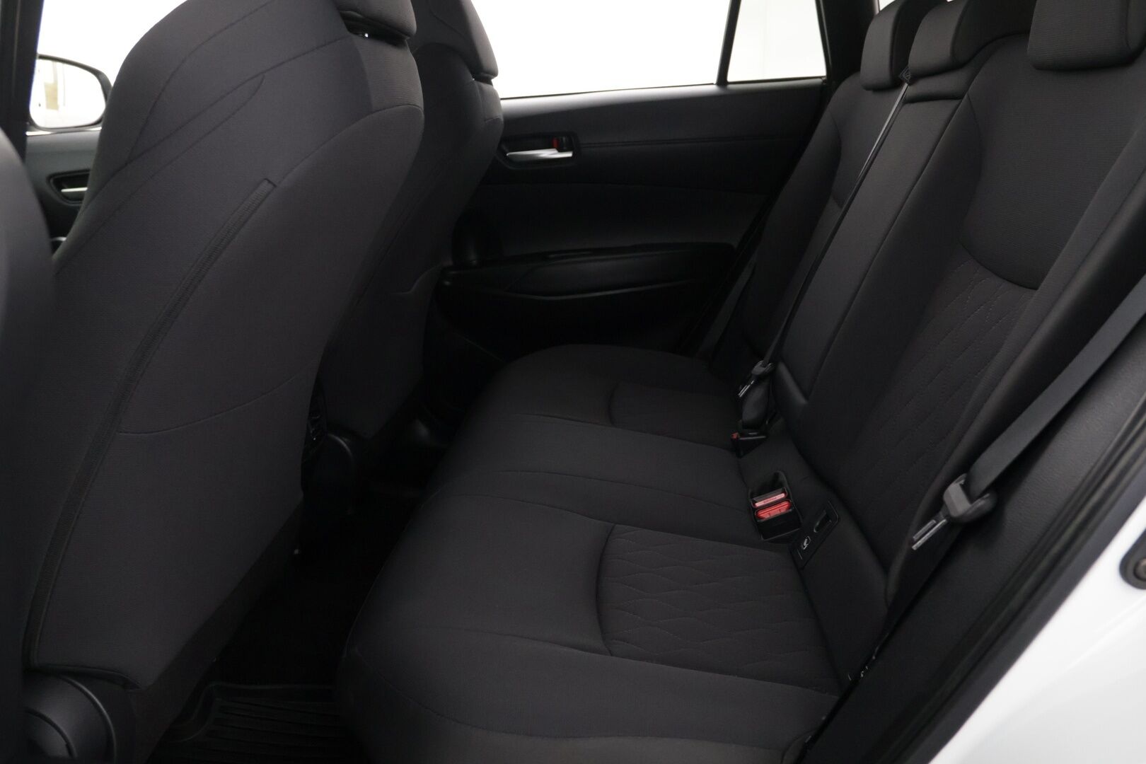 Toyota Corolla Cross 2023 2.0 Hybrid Launch Edition - | ACC! | NAVI! | LÄMM-TUULILASI! | 2x AVAIMET! | 2X RENKAAT! | APPLE CARPLAY! | DIGIMITTARISTO! |