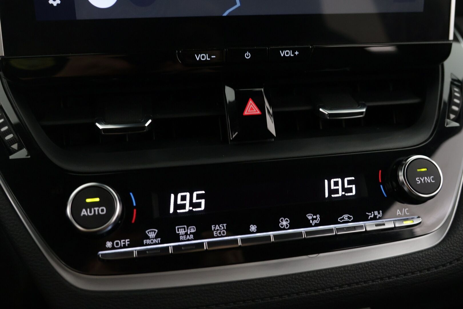 Toyota Corolla Cross 2023 2.0 Hybrid Launch Edition - | ACC! | NAVI! | LÄMM-TUULILASI! | 2x AVAIMET! | 2X RENKAAT! | APPLE CARPLAY! | DIGIMITTARISTO! |