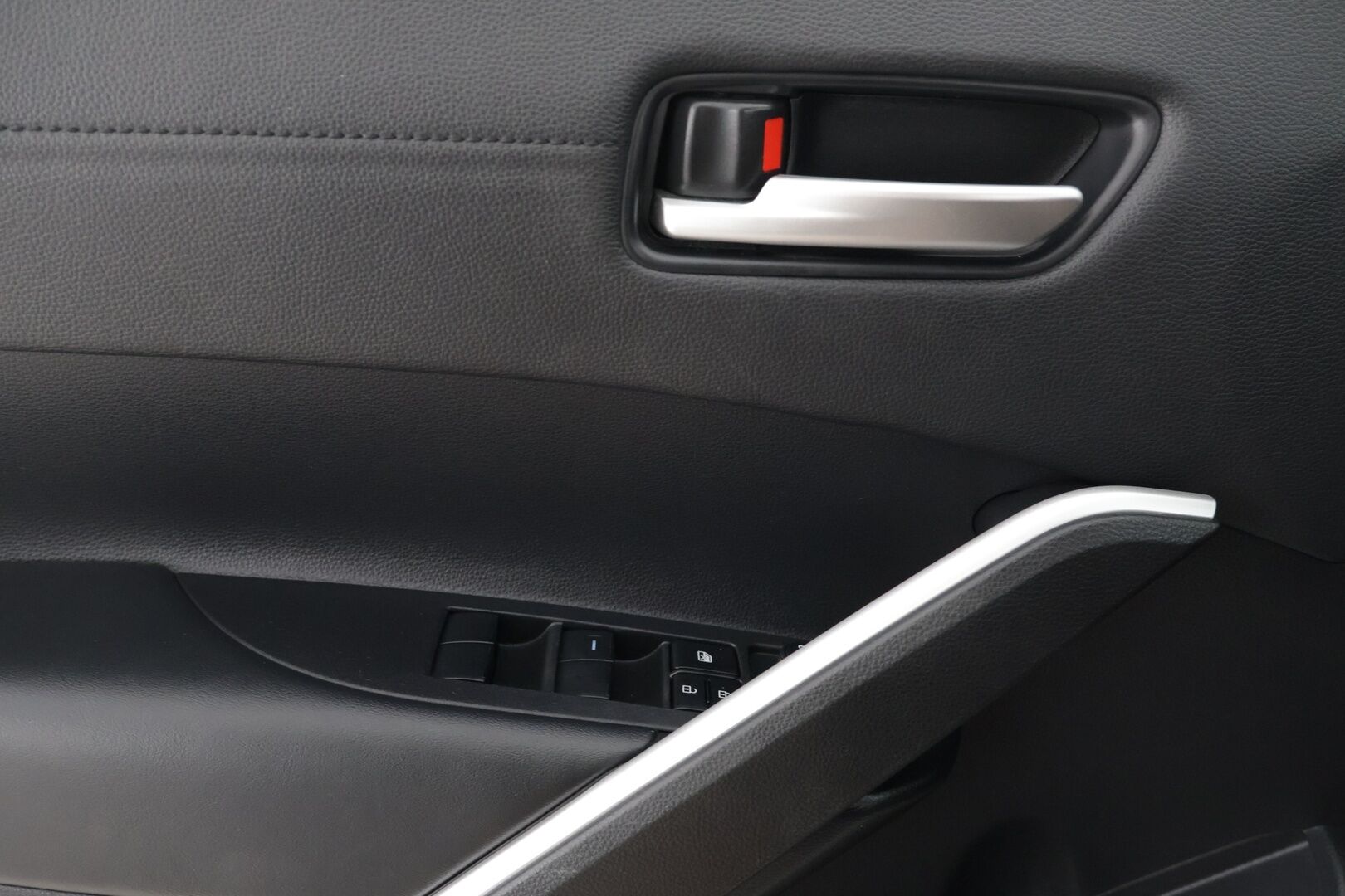 Toyota Corolla Cross 2023 2.0 Hybrid Launch Edition - | ACC! | NAVI! | LÄMM-TUULILASI! | 2x AVAIMET! | 2X RENKAAT! | APPLE CARPLAY! | DIGIMITTARISTO! |