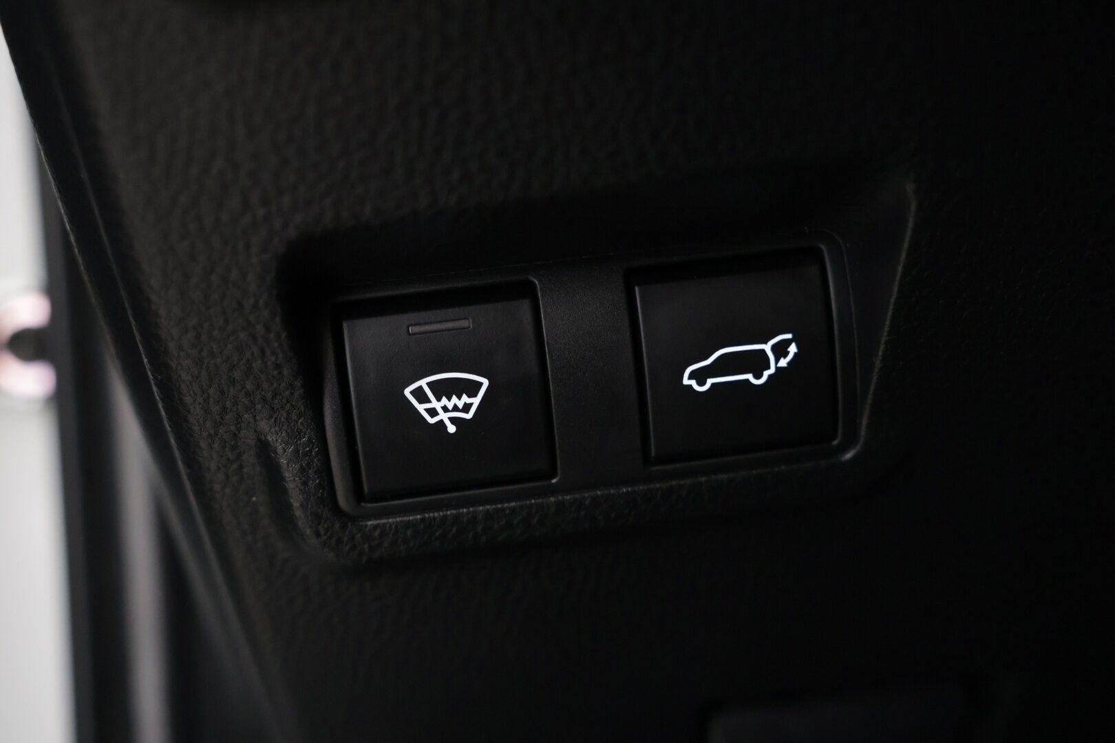 Toyota Corolla Cross 2023 2.0 Hybrid Launch Edition - | ACC! | NAVI! | LÄMM-TUULILASI! | 2x AVAIMET! | 2X RENKAAT! | APPLE CARPLAY! | DIGIMITTARISTO! |