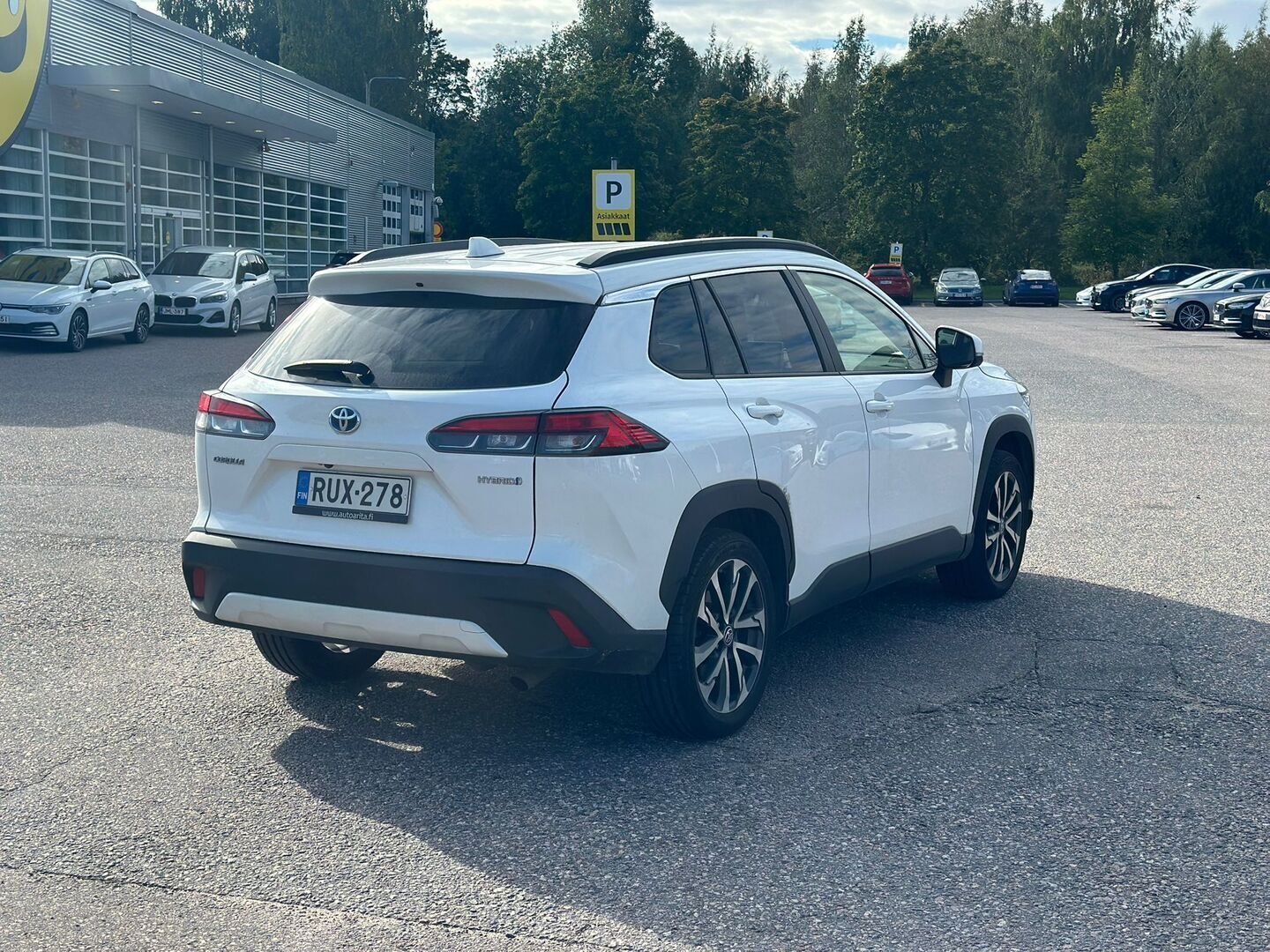 Toyota Corolla Cross 2023 2.0 Hybrid Launch Edition - | ACC! | NAVI! | LÄMM-TUULILASI! | 2x AVAIMET! | 2X RENKAAT! | APPLE CARPLAY! | DIGIMITTARISTO! |