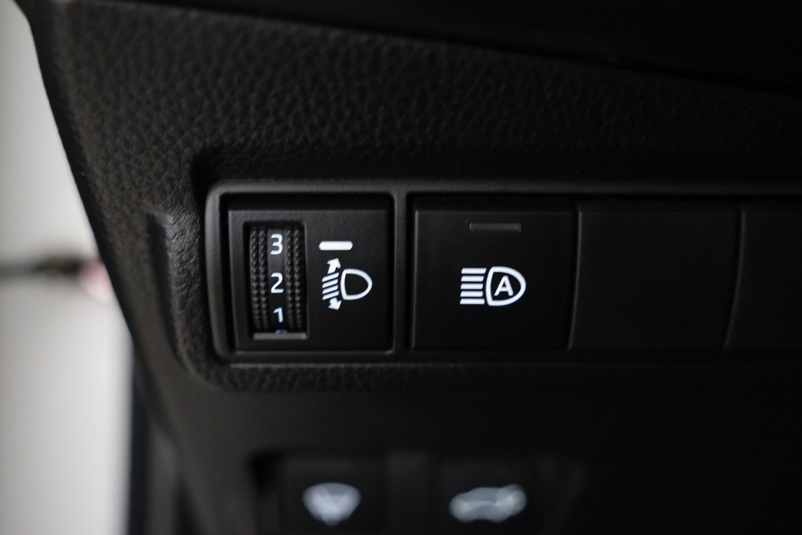 Toyota Corolla Cross 2023 2.0 Hybrid Launch Edition - | ACC! | NAVI! | LÄMM-TUULILASI! | 2x AVAIMET! | 2X RENKAAT! | APPLE CARPLAY! | DIGIMITTARISTO! |