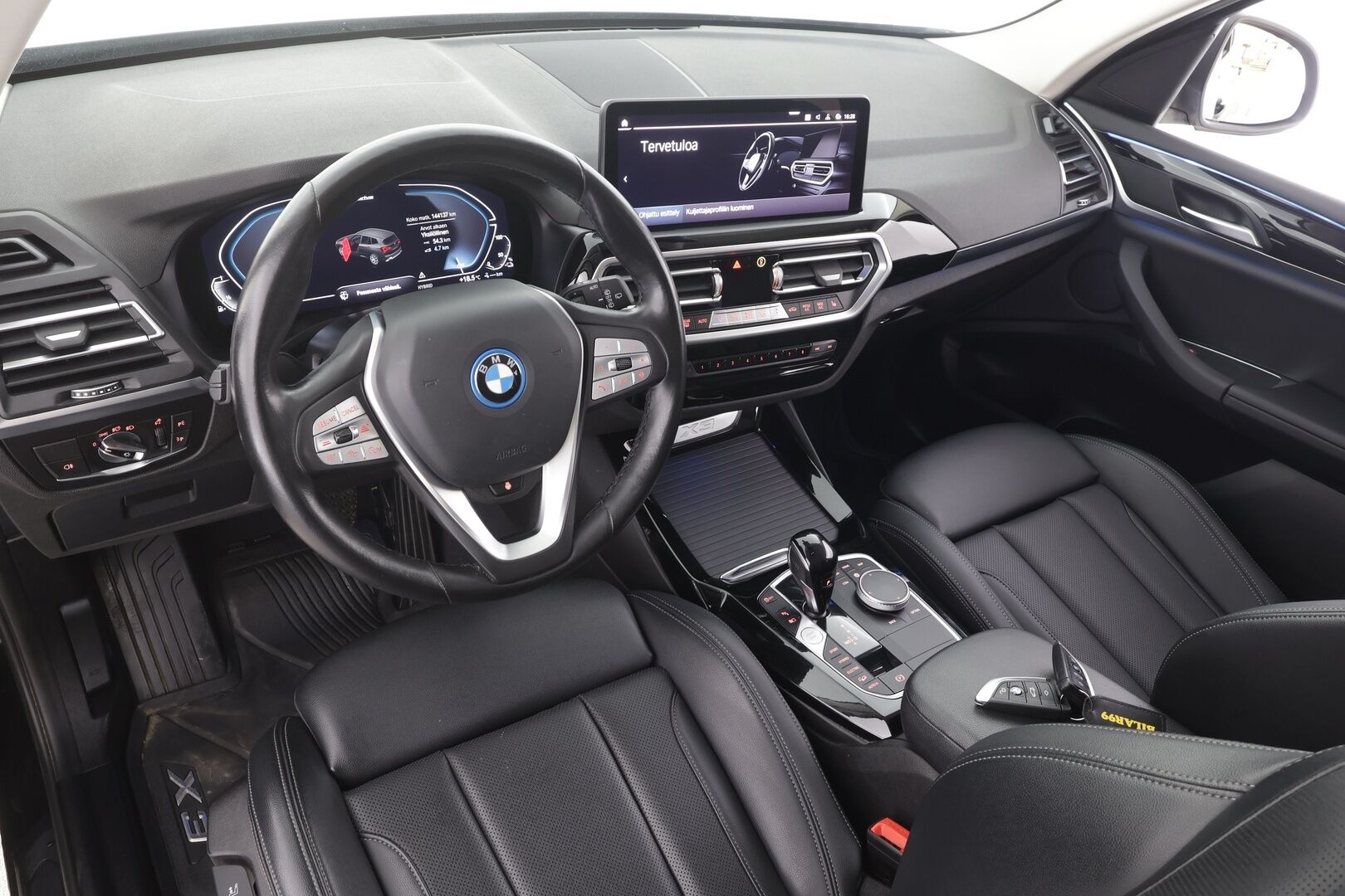 BMW X3 2023 G01 xDrive 30e A Charged Edition - ACC | Lisälämmitin | Vetokoukku | Hifit | LED | Comfort access | Sporttinahat | P.kamera | 1.Om Suomi-auto | Kahdet Renkaat | Merkkihuollettu |