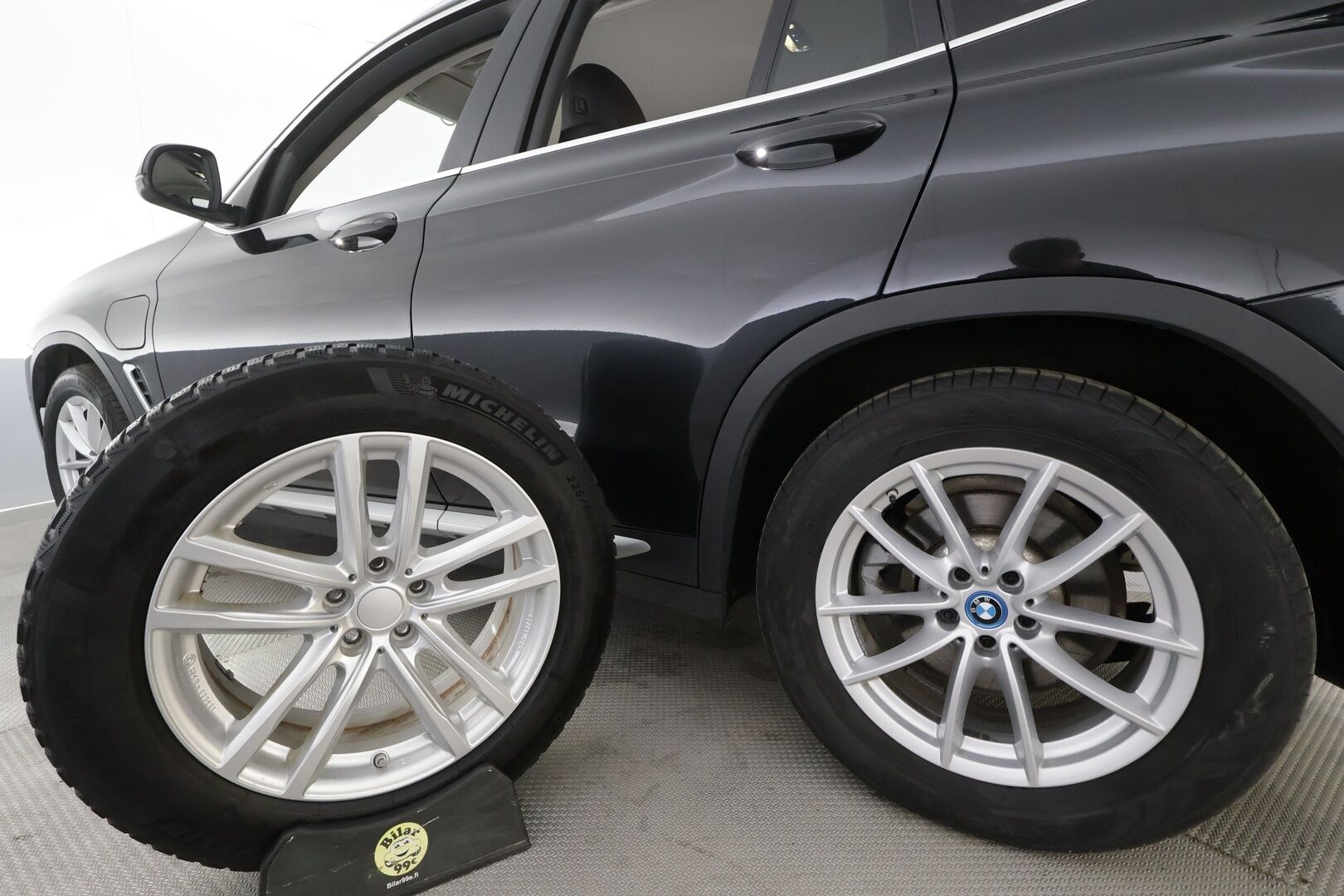 BMW X3 2023 G01 xDrive 30e A Charged Edition - ACC | Lisälämmitin | Vetokoukku | Hifit | LED | Comfort access | Sporttinahat | P.kamera | 1.Om Suomi-auto | Kahdet Renkaat | Merkkihuollettu |