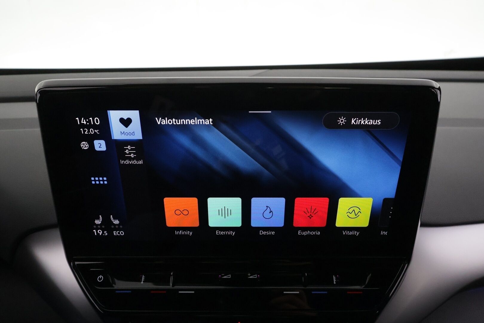 Volkswagen ID.4 2023 Pro 128 kW, akku 77 kWh * ACC / ILP / P.kamera / Koukku / Keyless / LED / Apple&Android * - 1.Om suomi-auto / Akku kuntotarkastettu SoH 95,1% / Kahdet Renkaat / Merkkihuollettu