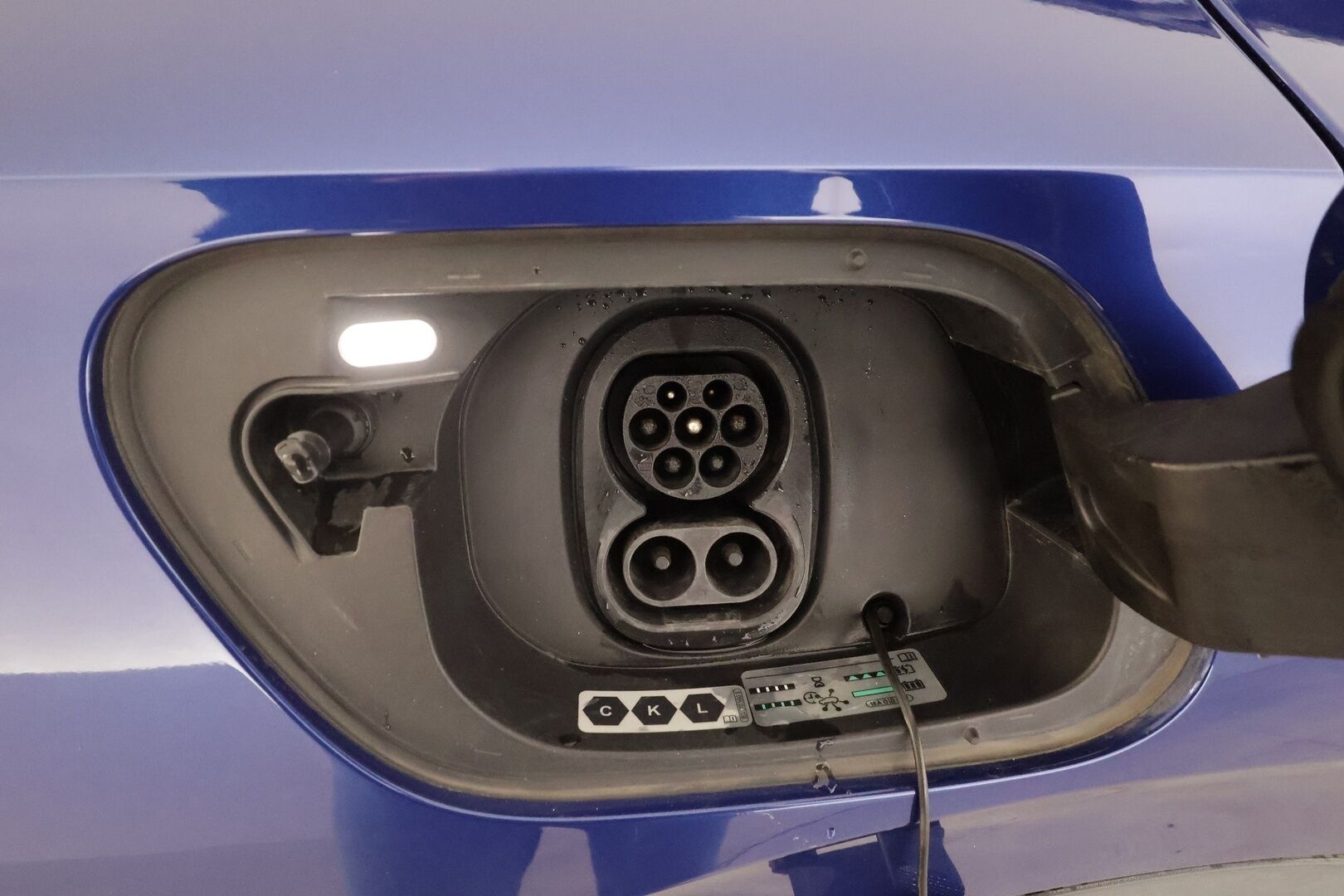 Volkswagen ID.4 2023 Pro 128 kW, akku 77 kWh * ACC / ILP / P.kamera / Koukku / Keyless / LED / Apple&Android * - 1.Om suomi-auto / Akku kuntotarkastettu SoH 95,1% / Kahdet Renkaat / Merkkihuollettu