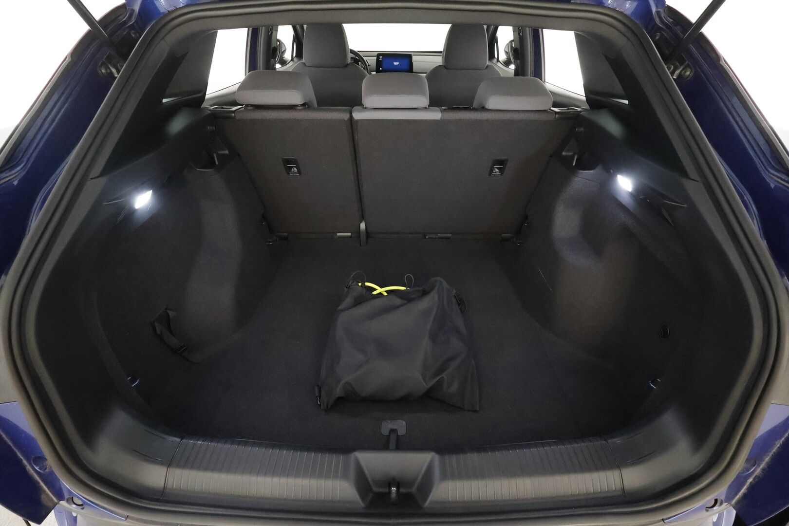 Volkswagen ID.4 2023 Pro 128 kW, akku 77 kWh * ACC / ILP / P.kamera / Koukku / Keyless / LED / Apple&Android * - 1.Om suomi-auto / Akku kuntotarkastettu SoH 95,1% / Kahdet Renkaat / Merkkihuollettu