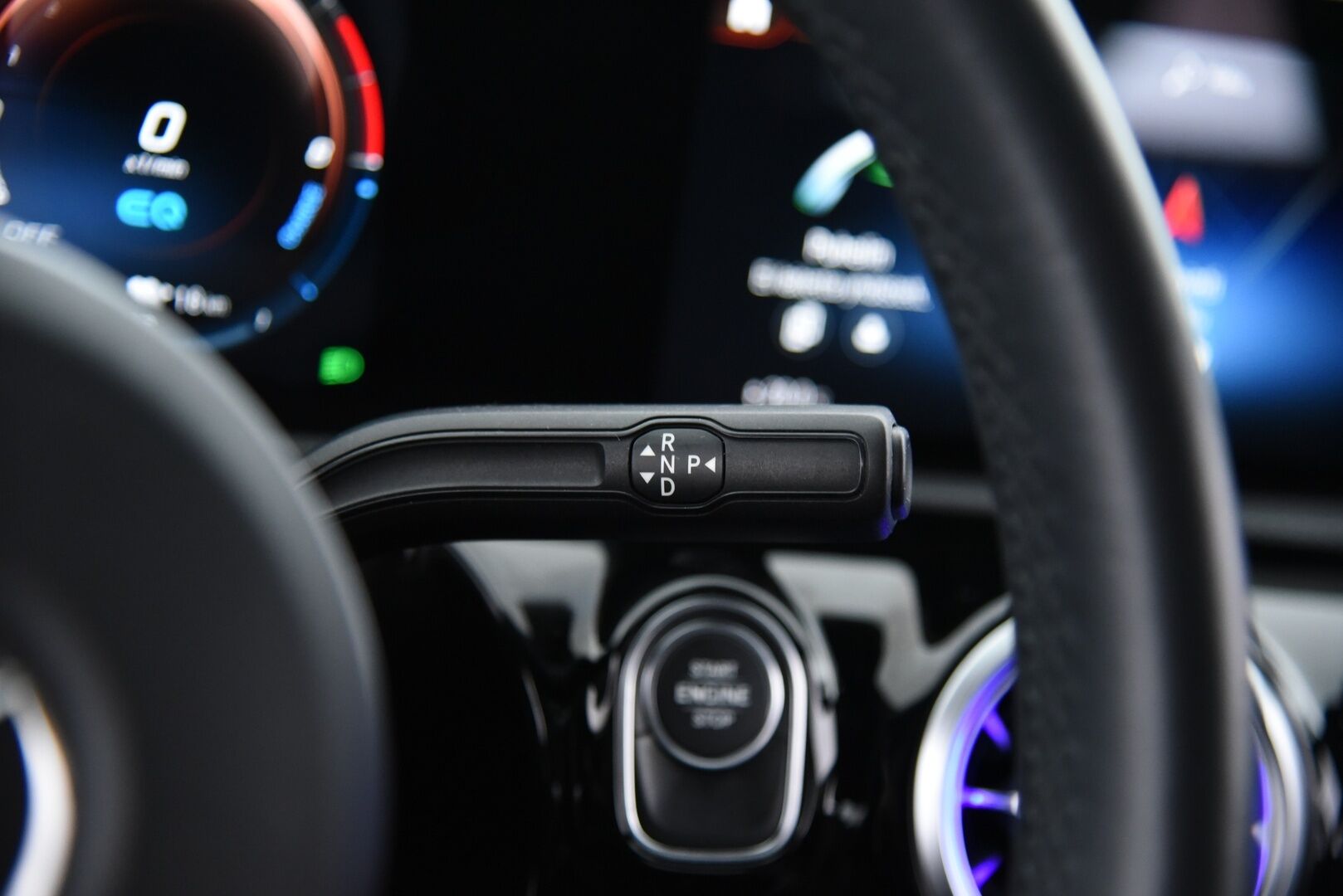 Mercedes-Benz A 2020 250 e A AMG Exclusive EQ Power / Multibeam / Ilmastoidut Nahat / 360° / Keyless / BLIS / Apple & Android - 3,99 % KORKOTARJOUS TÄHÄN AUTOON - Distronic Pro / Burmester / Widescreen / CCS-lataus / Night -paketti / Merkkihuollettu / Huippuvarusteet!