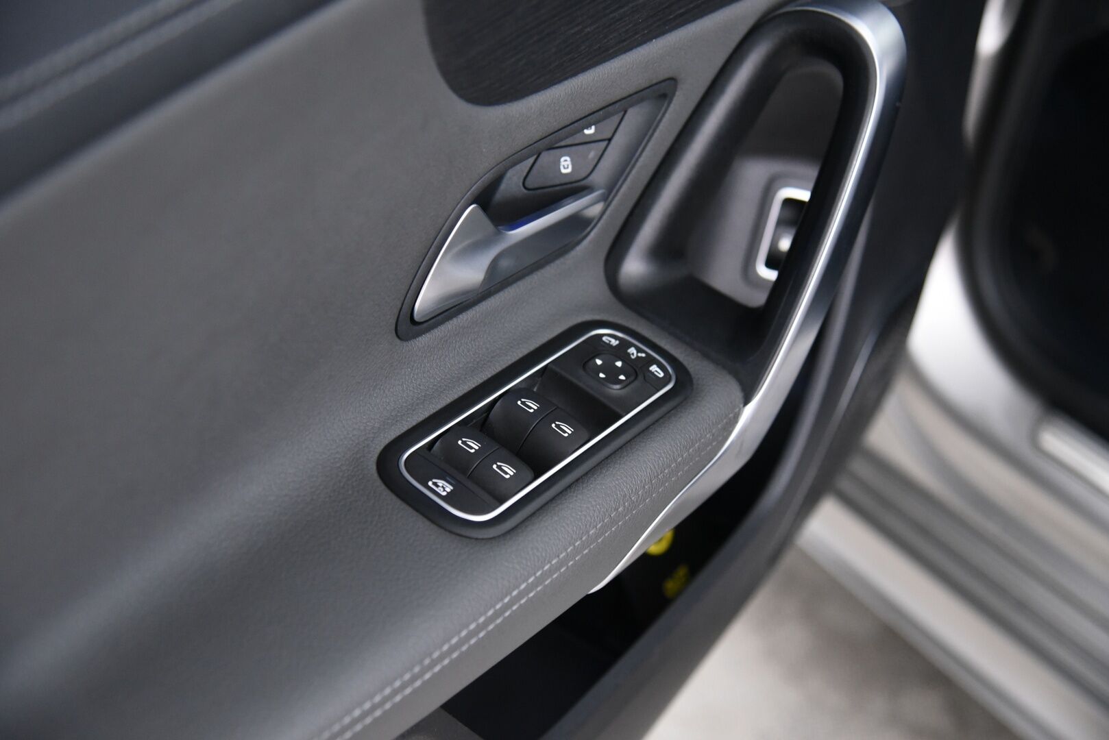 Mercedes-Benz A 2020 250 e A AMG Exclusive EQ Power / Multibeam / Ilmastoidut Nahat / 360° / Keyless / BLIS / Apple & Android - 3,99 % KORKOTARJOUS TÄHÄN AUTOON - Distronic Pro / Burmester / Widescreen / CCS-lataus / Night -paketti / Merkkihuollettu / Huippuvarusteet!