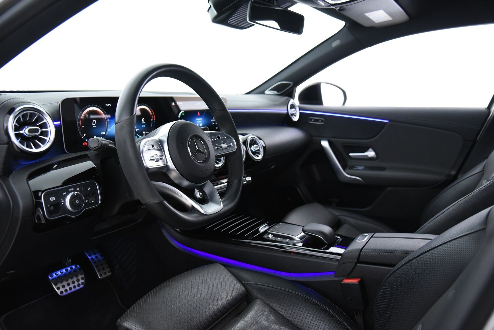 Mercedes-Benz A 2020 250 e A AMG Exclusive EQ Power / Multibeam / Ilmastoidut Nahat / 360° / Keyless / BLIS / Apple & Android - 3,99 % KORKOTARJOUS TÄHÄN AUTOON - Distronic Pro / Burmester / Widescreen / CCS-lataus / Night -paketti / Merkkihuollettu / Huippuvarusteet!