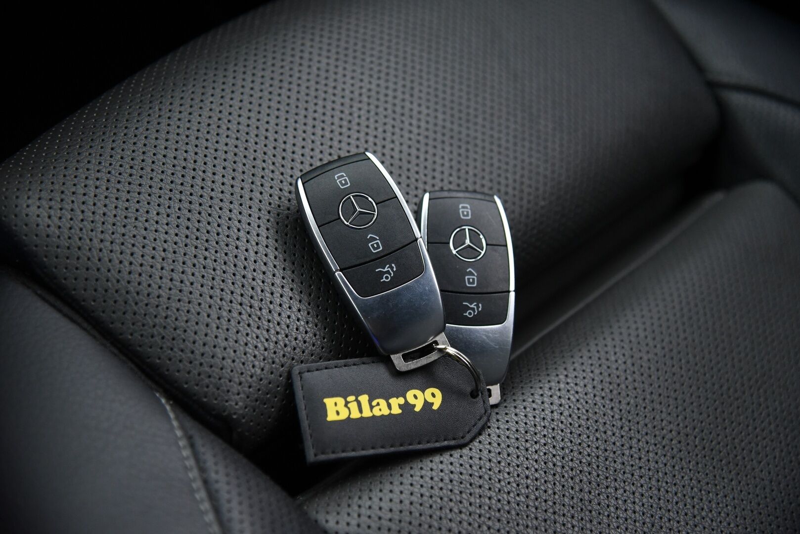 Mercedes-Benz A 2020 250 e A AMG Exclusive EQ Power / Multibeam / Ilmastoidut Nahat / 360° / Keyless / BLIS / Apple & Android - 3,99 % KORKOTARJOUS TÄHÄN AUTOON - Distronic Pro / Burmester / Widescreen / CCS-lataus / Night -paketti / Merkkihuollettu / Huippuvarusteet!
