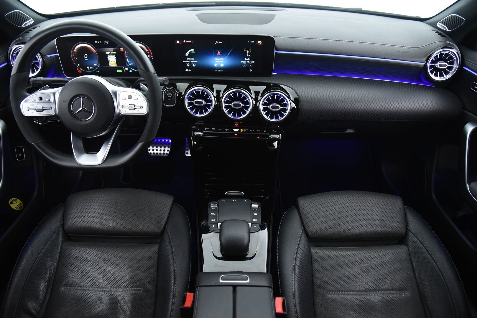 Mercedes-Benz A 2020 250 e A AMG Exclusive EQ Power / Multibeam / Ilmastoidut Nahat / 360° / Keyless / BLIS / Apple & Android - 3,99 % KORKOTARJOUS TÄHÄN AUTOON - Distronic Pro / Burmester / Widescreen / CCS-lataus / Night -paketti / Merkkihuollettu / Huippuvarusteet!
