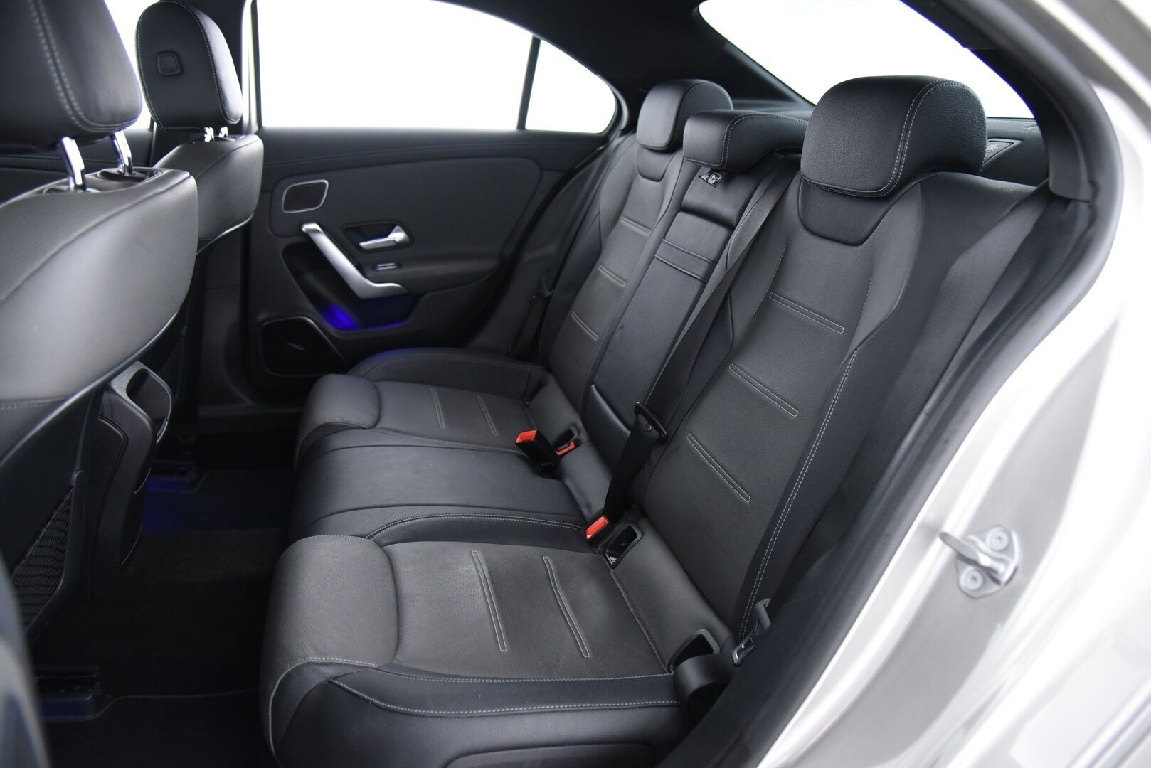 Mercedes-Benz A 2020 250 e A AMG Exclusive EQ Power / Multibeam / Ilmastoidut Nahat / 360° / Keyless / BLIS / Apple & Android - 3,99 % KORKOTARJOUS TÄHÄN AUTOON - Distronic Pro / Burmester / Widescreen / CCS-lataus / Night -paketti / Merkkihuollettu / Huippuvarusteet!