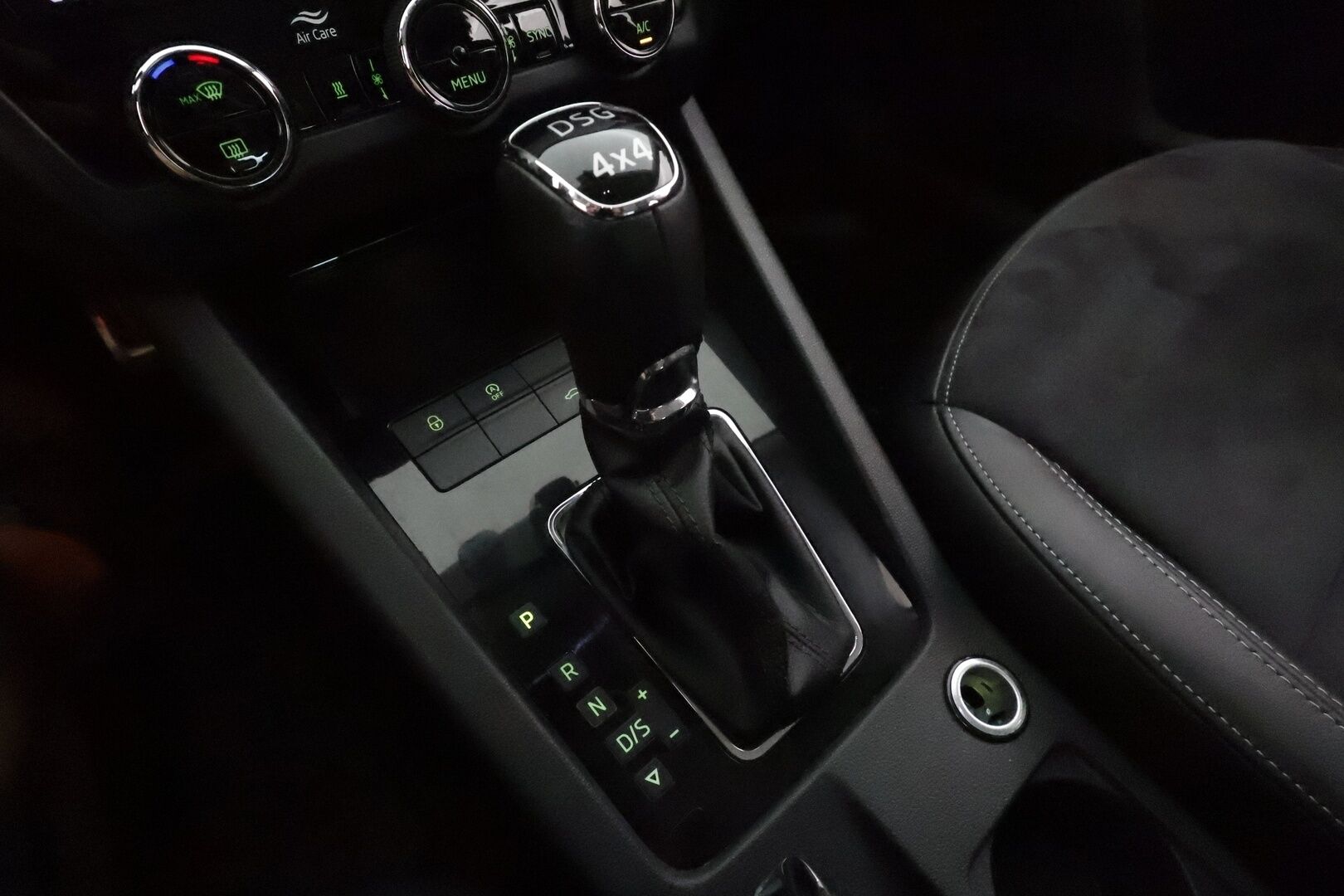 Skoda Octavia 2020 Combi 2,0 TDI 184 4x4 Scout DSG Autom. **Webasto / Koukku / Adapt.Vakkari / LED-valot / P.Kamera / Navi / Keyless** - Kahdet Renkaat 
