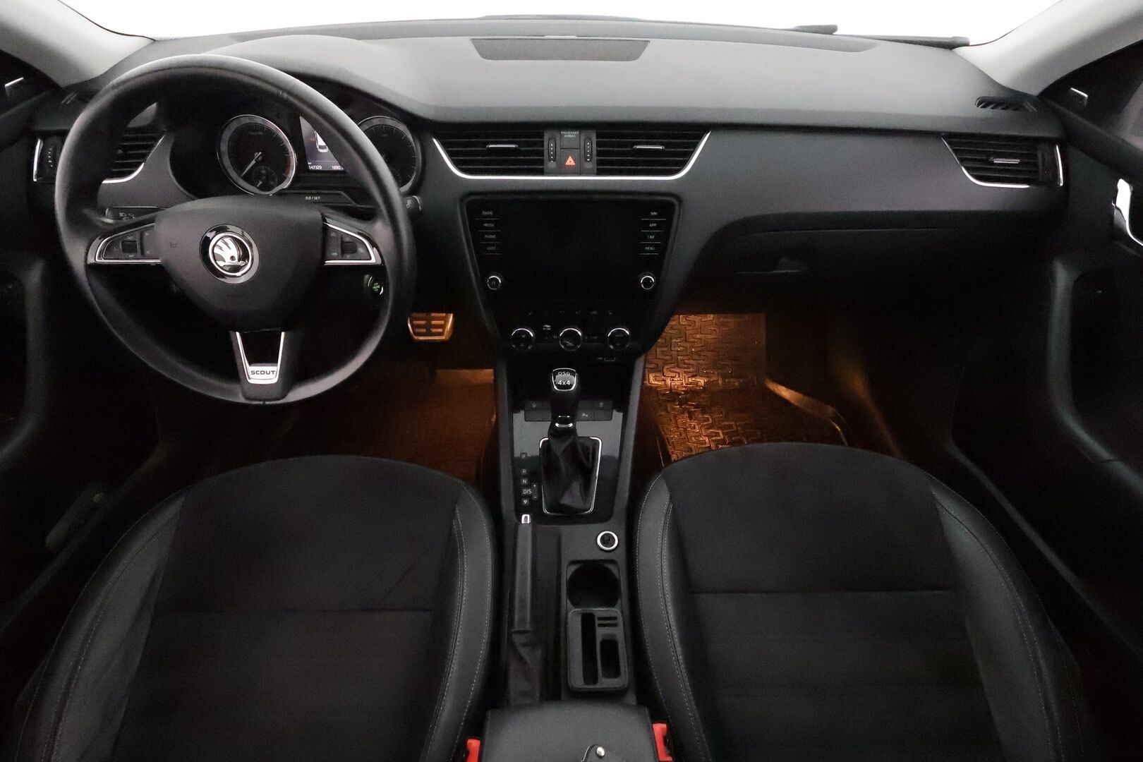Skoda Octavia 2020 Combi 2,0 TDI 184 4x4 Scout DSG Autom. **Webasto / Koukku / Adapt.Vakkari / LED-valot / P.Kamera / Navi / Keyless** - Kahdet Renkaat 
