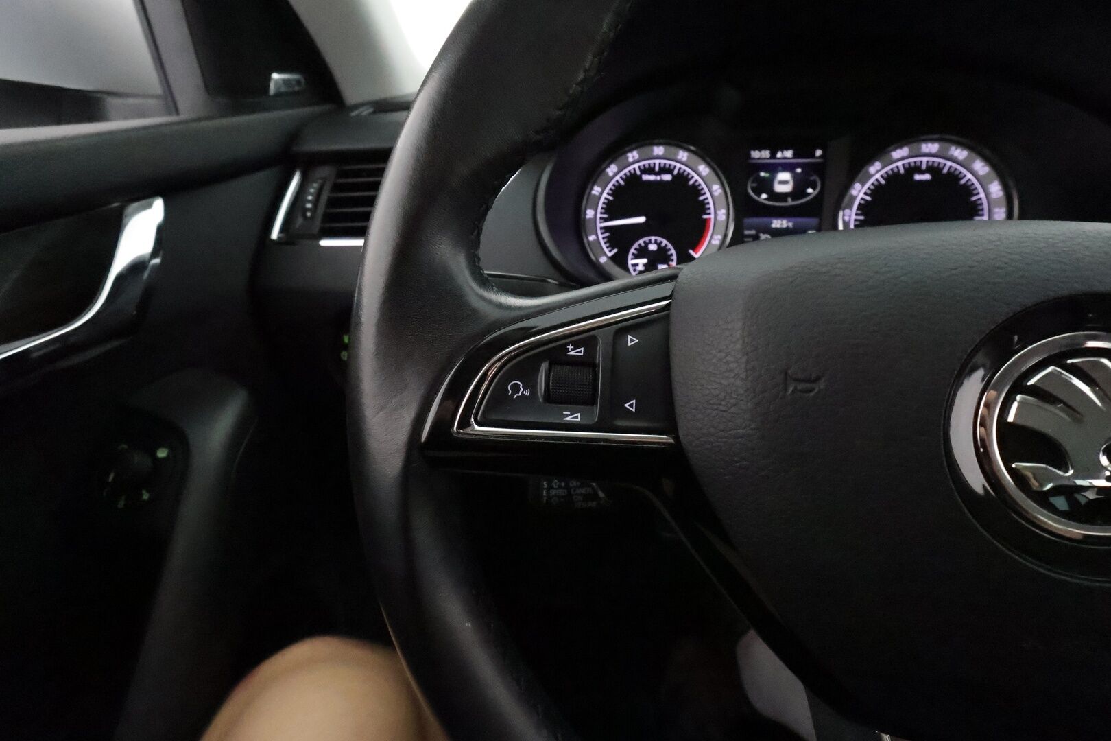 Skoda Octavia 2020 Combi 2,0 TDI 184 4x4 Scout DSG Autom. **Webasto / Koukku / Adapt.Vakkari / LED-valot / P.Kamera / Navi / Keyless** - Kahdet Renkaat 
