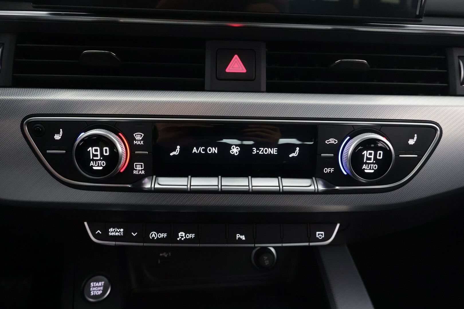 Audi A4 2023 A4 Avant Progress Plus 40 TFSI 150 kW MHEV quattro S tronic *Matrix / Hierovat etuistuimet / Webasto / Koukku / Sportti penkit* - 3,99 % KORKOTARJOUS TÄHÄN AUTOON - 31.5. ASTI! - *Juuri saapunut / Todella vähän ajettu / Viimeisin huolto 02/2025*