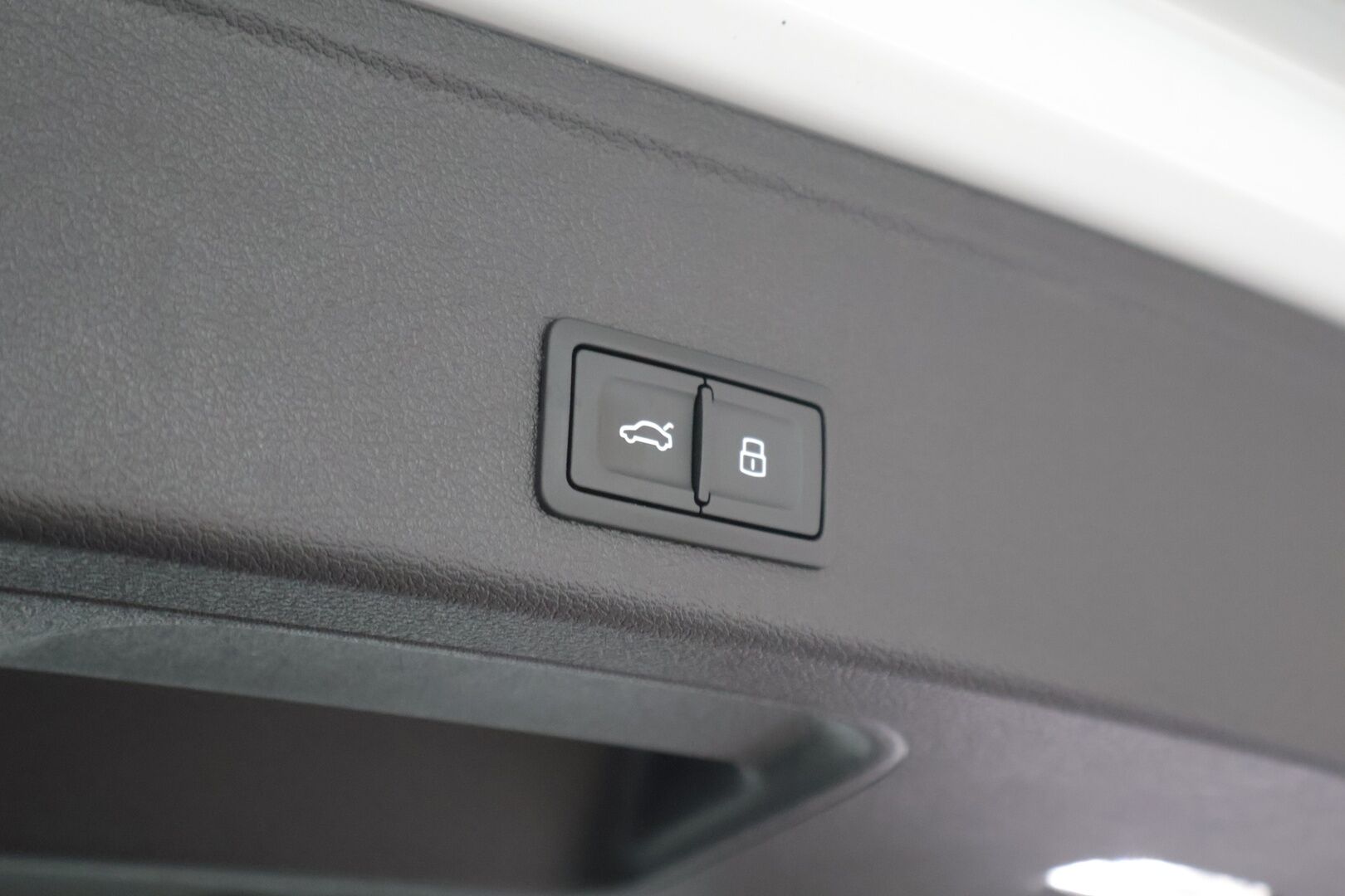Audi A4 2023 A4 Avant Progress Plus 40 TFSI 150 kW MHEV quattro S tronic *Matrix / Hierovat etuistuimet / Webasto / Koukku / Sportti penkit* - 3,99 % KORKOTARJOUS TÄHÄN AUTOON - 31.5. ASTI! - *Juuri saapunut / Todella vähän ajettu / Viimeisin huolto 02/2025*