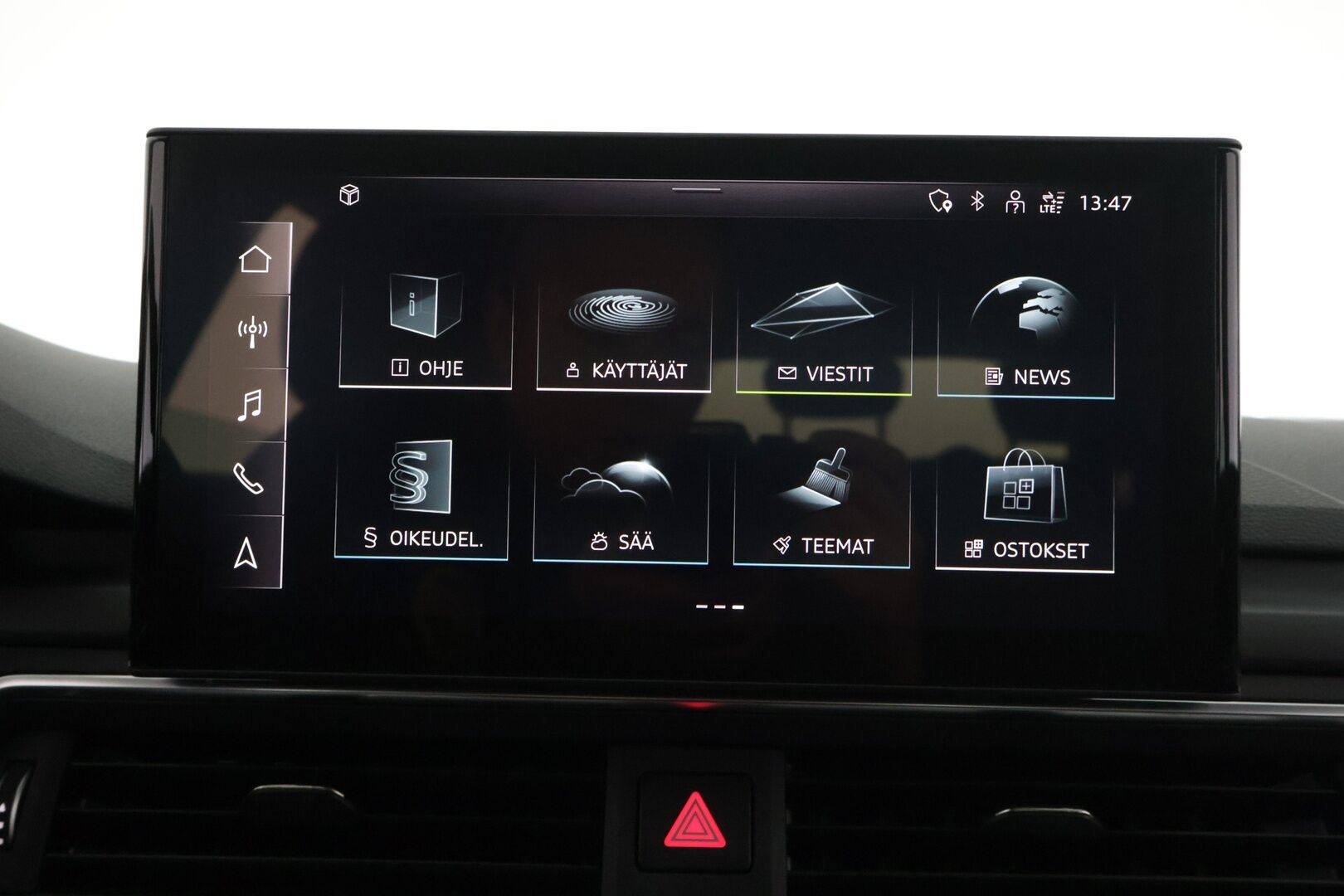 Audi A4 2023 A4 Avant Progress Plus 40 TFSI 150 kW MHEV quattro S tronic *Matrix / Hierovat etuistuimet / Webasto / Koukku / Sportti penkit* - 3,99 % KORKOTARJOUS TÄHÄN AUTOON - 31.5. ASTI! - *Juuri saapunut / Todella vähän ajettu / Viimeisin huolto 02/2025*