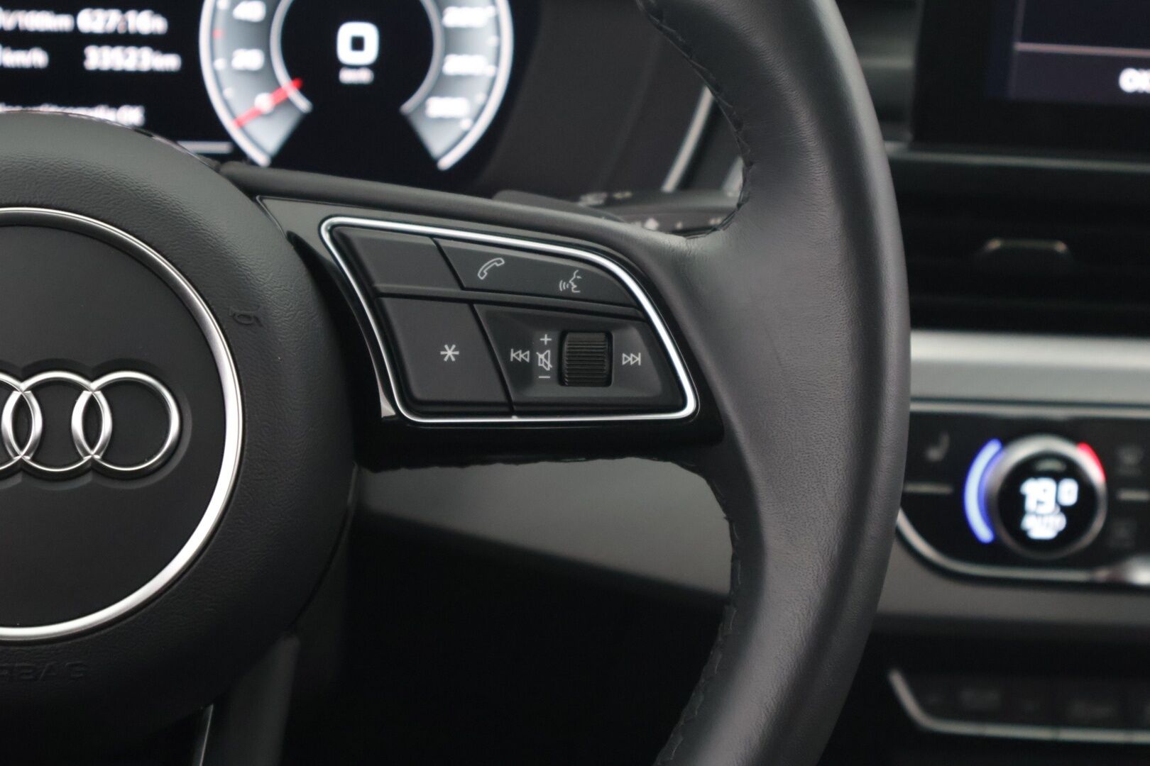 Audi A4 2023 A4 Avant Progress Plus 40 TFSI 150 kW MHEV quattro S tronic *Matrix / Hierovat etuistuimet / Webasto / Koukku / Sportti penkit* - 3,99 % KORKOTARJOUS TÄHÄN AUTOON - 31.5. ASTI! - *Juuri saapunut / Todella vähän ajettu / Viimeisin huolto 02/2025*