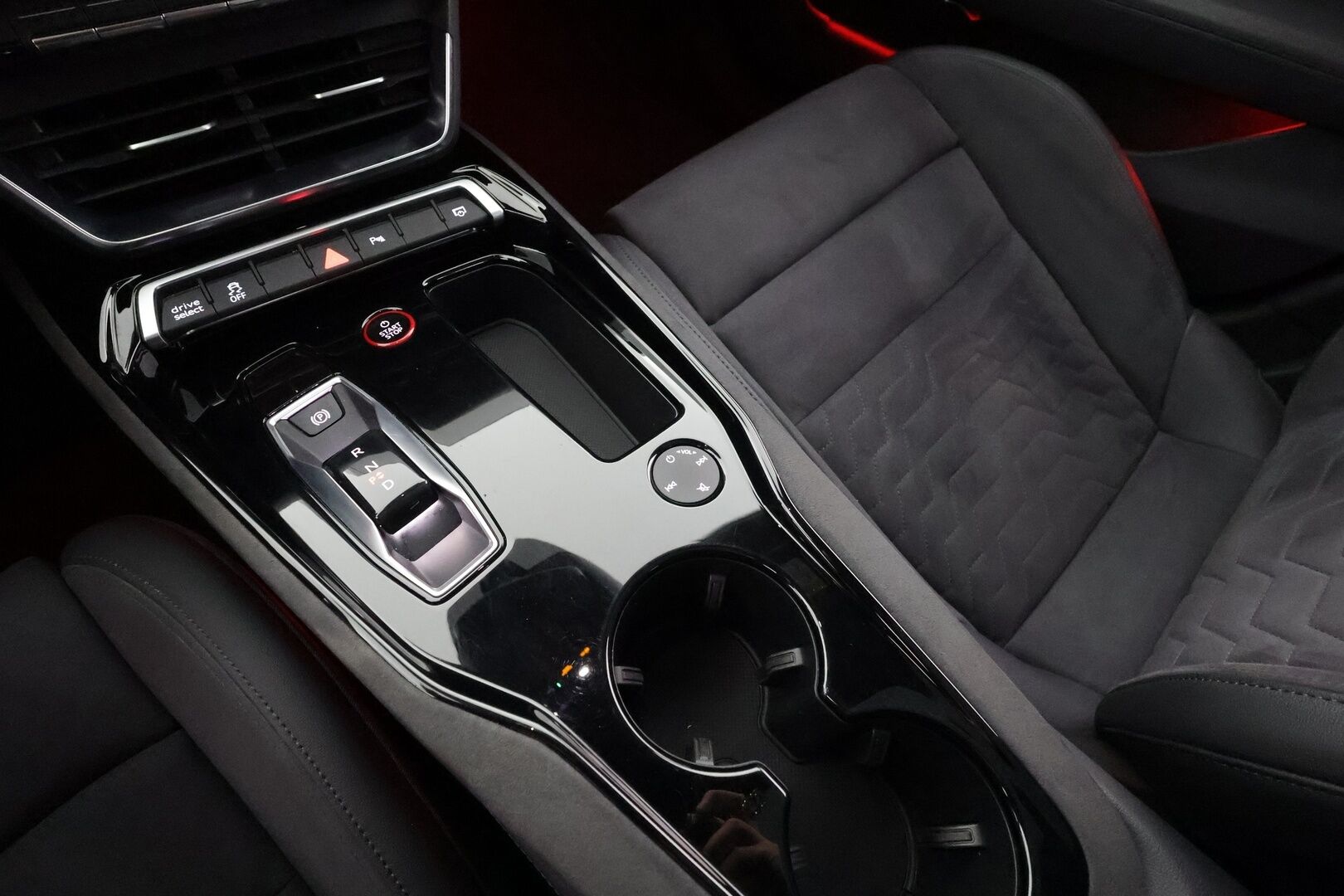 Audi e-tron GT 2023 60 quattro * ACC / B&O / Ilma-alusta / P.kamera / Matrix LED / ILP / Lasikatto / Keyless / Sähköpenkit * - 1.Om Suomi-auto / Akku kuntotarkastettu / Merkkihuollettu