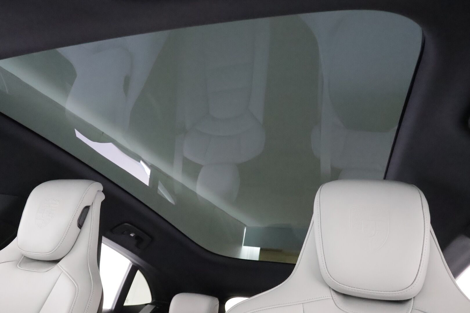 Porsche Taycan 2023 4 Cross Turismo * ACC / 360° / ILP / Muistipenkit / PDLS+ / PASM / Sport Chrono / Lasikatto / Comfort Access / Navi * - Suomi-auto / Kahdet renkaat aluvanteilla / Merkkihuollettu / Akku kuntotarkastettu