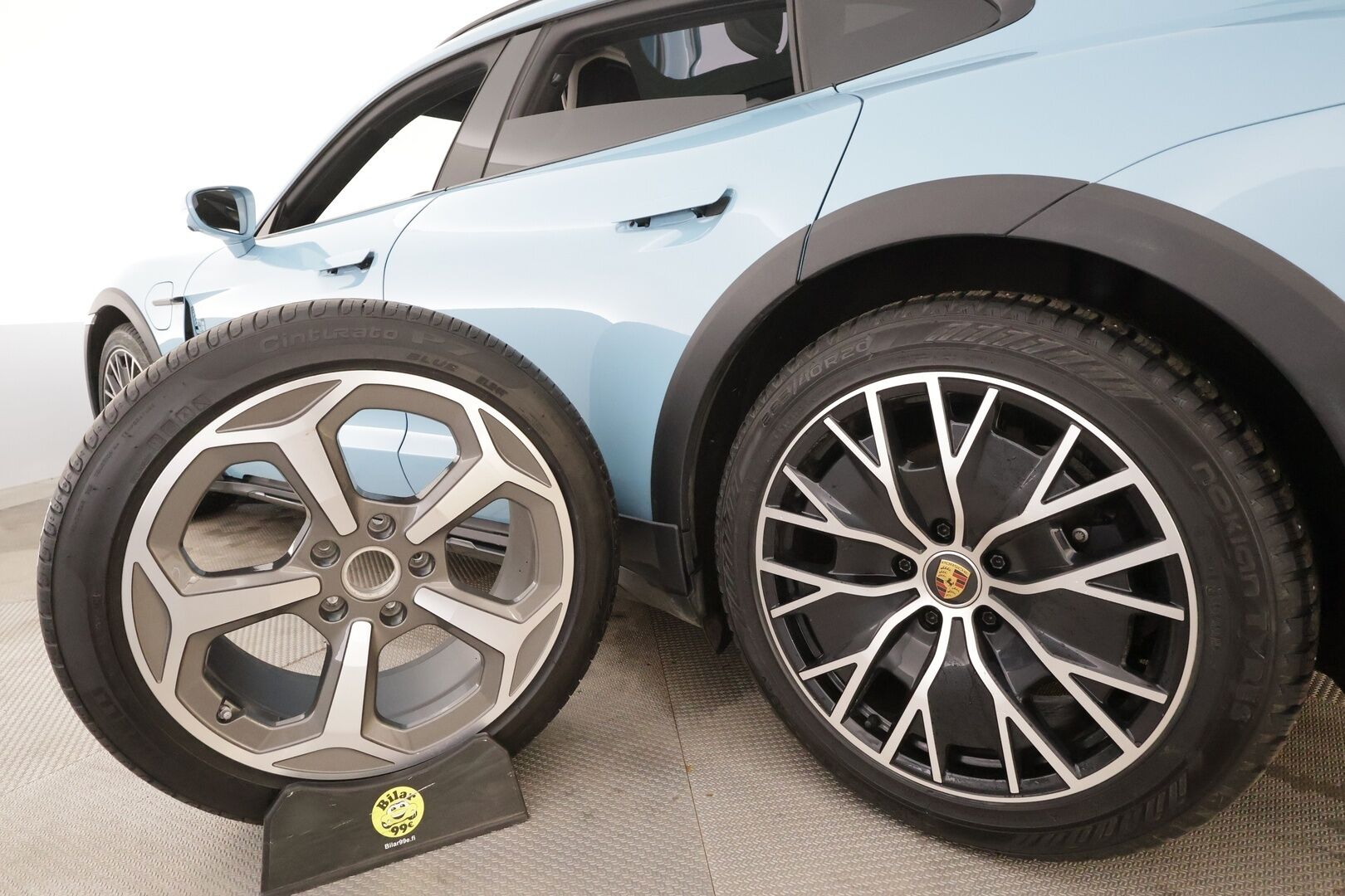 Porsche Taycan 2023 4 Cross Turismo * ACC / 360° / ILP / Muistipenkit / PDLS+ / PASM / Sport Chrono / Lasikatto / Comfort Access / Navi * - Suomi-auto / Kahdet renkaat aluvanteilla / Merkkihuollettu / Akku kuntotarkastettu