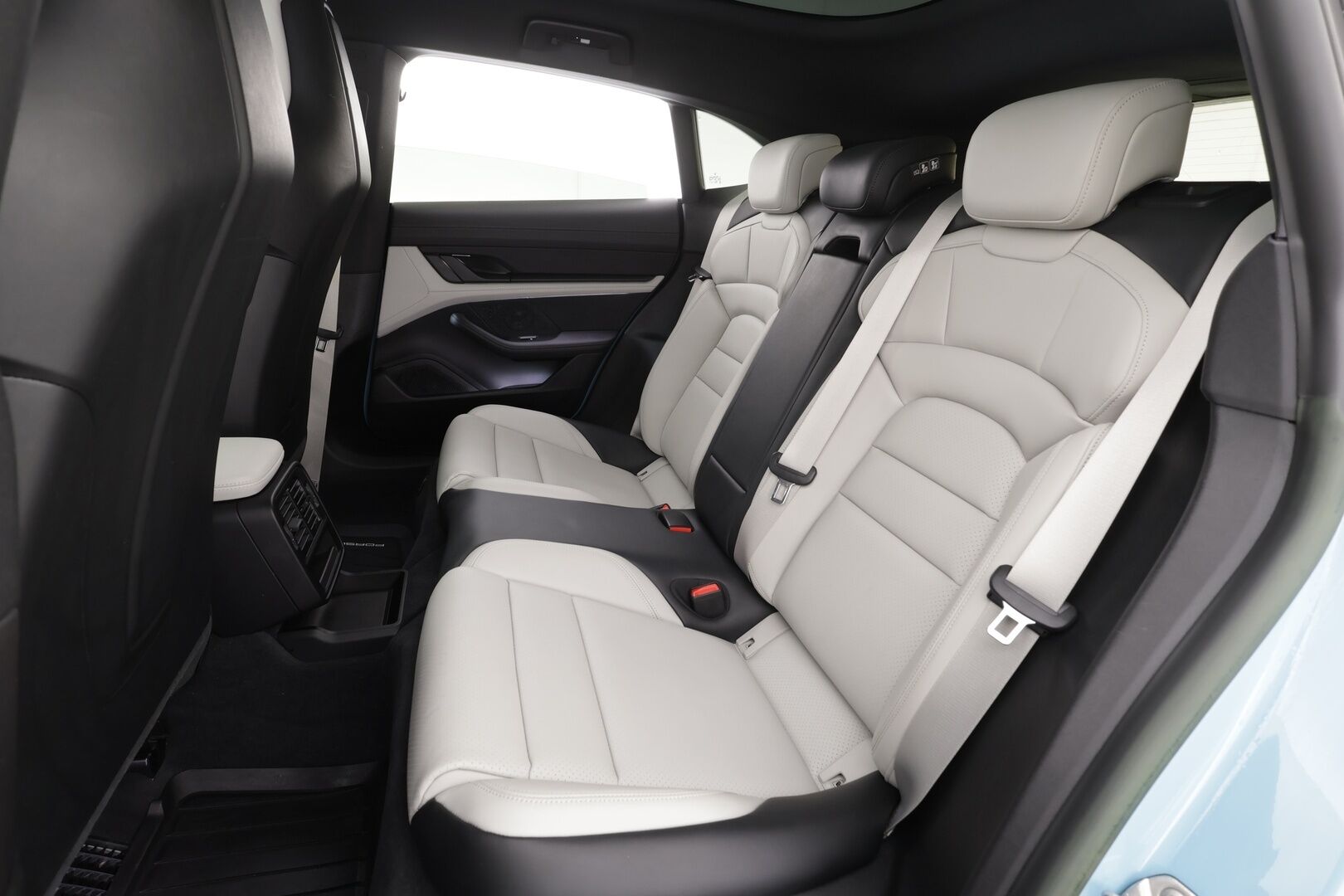 Porsche Taycan 2023 4 Cross Turismo * ACC / 360° / ILP / Muistipenkit / PDLS+ / PASM / Sport Chrono / Lasikatto / Comfort Access / Navi * - Suomi-auto / Kahdet renkaat aluvanteilla / Merkkihuollettu / Akku kuntotarkastettu