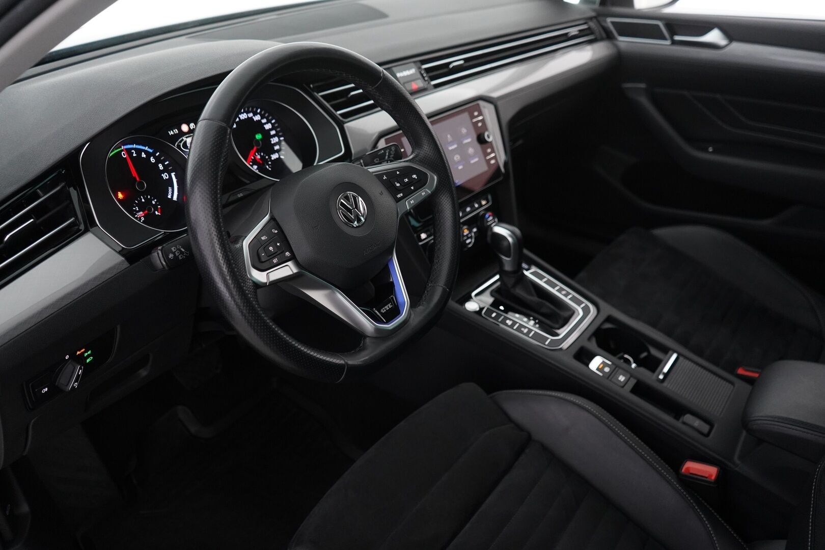 VOLKSWAGEN PASSAT 2020 Variant GTE Plug-In Hybrid 160 kW (218 hv) DSG-automaatti *ACC / Kamera / S.Vetokoukku / Webasto / Keyless* - Kahdet renkaat alumiinivantein / Viimeisin huolto 172tkm / Molemmat laturit