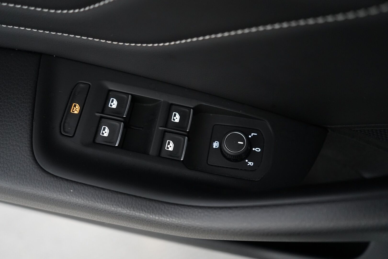 VOLKSWAGEN PASSAT 2020 Variant GTE Plug-In Hybrid 160 kW (218 hv) DSG-automaatti *ACC / Kamera / S.Vetokoukku / Webasto / Keyless* - Kahdet renkaat alumiinivantein / Viimeisin huolto 172tkm / Molemmat laturit