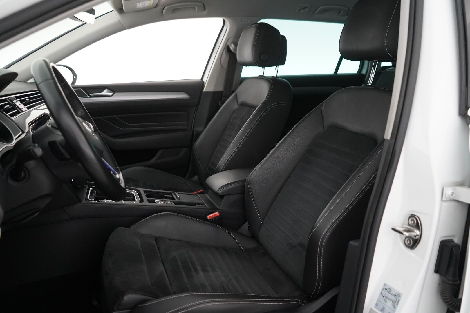 VOLKSWAGEN PASSAT 2020 Variant GTE Plug-In Hybrid 160 kW (218 hv) DSG-automaatti *ACC / Kamera / S.Vetokoukku / Webasto / Keyless* - Kahdet renkaat alumiinivantein / Viimeisin huolto 172tkm / Molemmat laturit