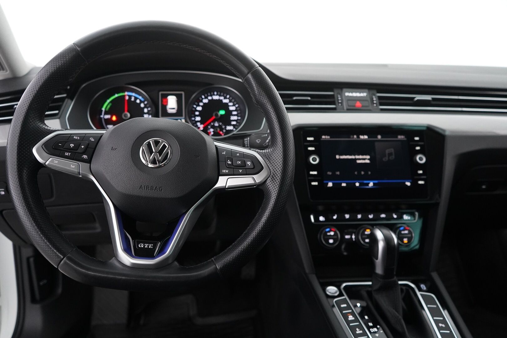 VOLKSWAGEN PASSAT 2020 Variant GTE Plug-In Hybrid 160 kW (218 hv) DSG-automaatti *ACC / Kamera / S.Vetokoukku / Webasto / Keyless* - Kahdet renkaat alumiinivantein / Viimeisin huolto 172tkm / Molemmat laturit