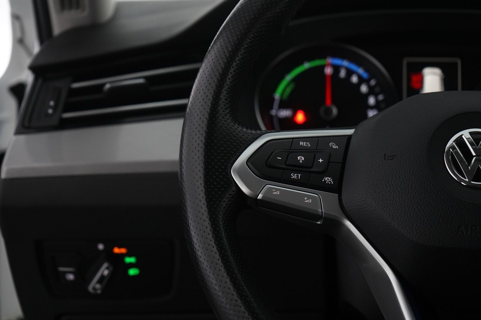 VOLKSWAGEN PASSAT 2020 Variant GTE Plug-In Hybrid 160 kW (218 hv) DSG-automaatti *ACC / Kamera / S.Vetokoukku / Webasto / Keyless* - Kahdet renkaat alumiinivantein / Viimeisin huolto 172tkm / Molemmat laturit