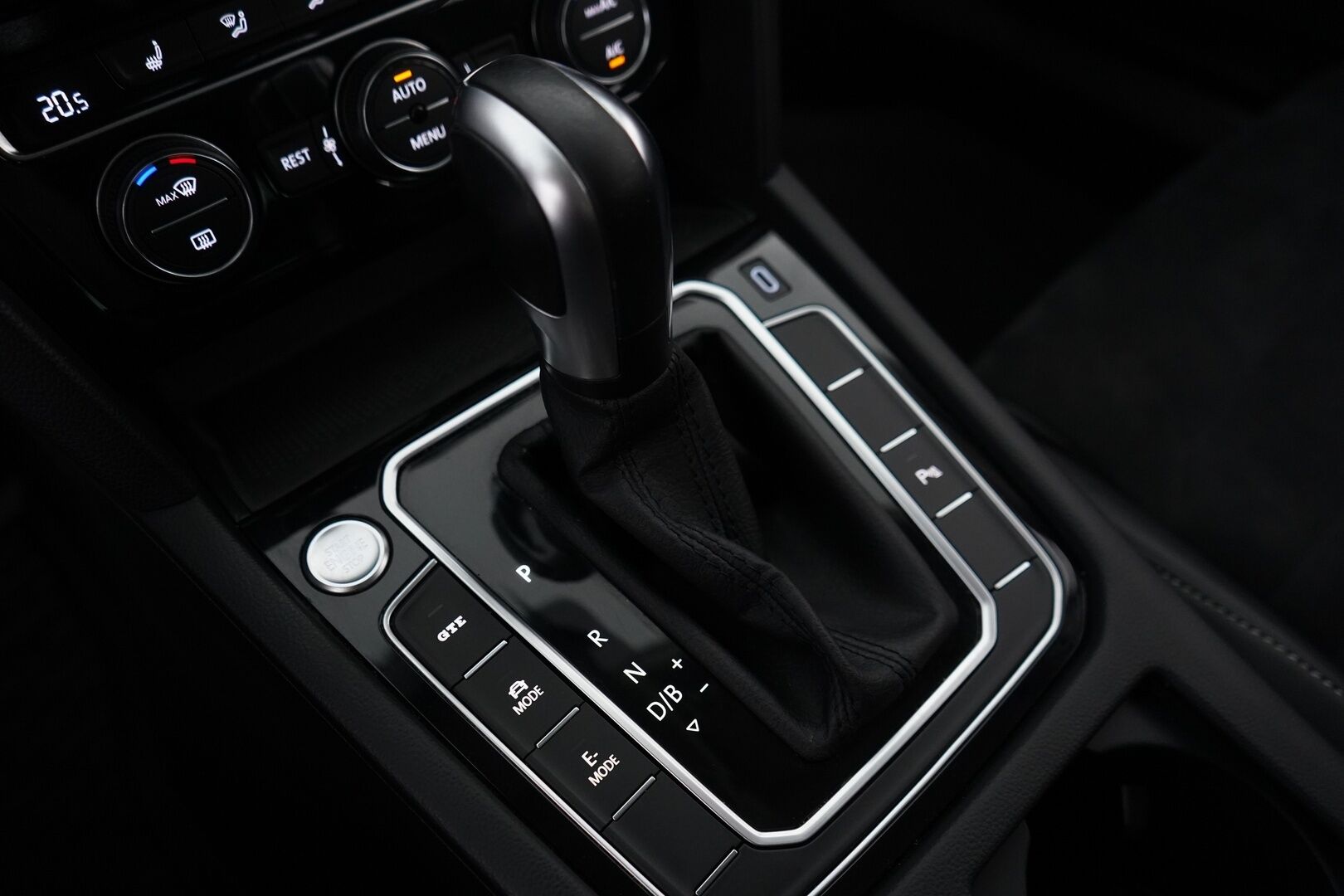 VOLKSWAGEN PASSAT 2020 Variant GTE Plug-In Hybrid 160 kW (218 hv) DSG-automaatti *ACC / Kamera / S.Vetokoukku / Webasto / Keyless* - Kahdet renkaat alumiinivantein / Viimeisin huolto 172tkm / Molemmat laturit