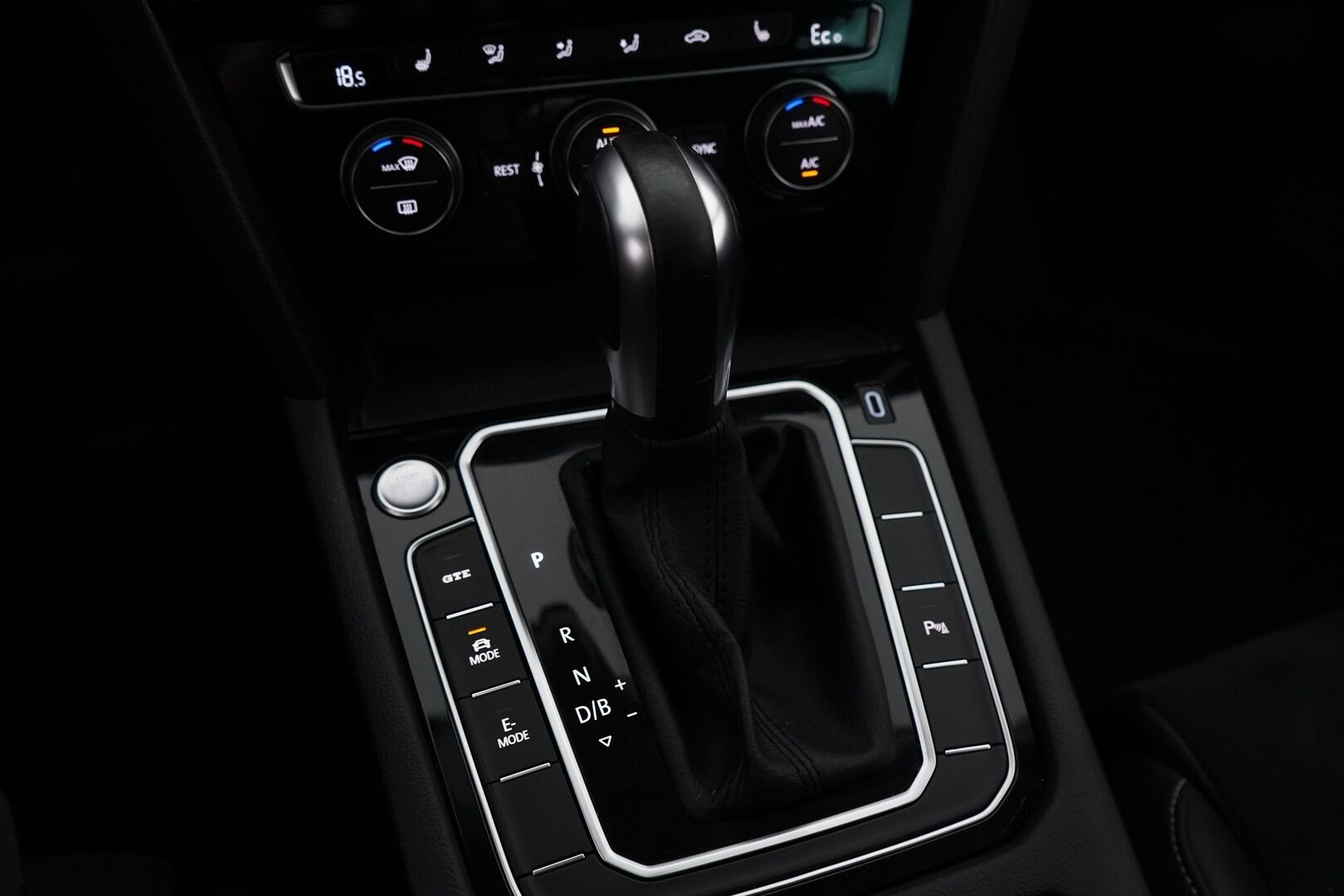 VOLKSWAGEN PASSAT 2020 Variant GTE Plug-In Hybrid 160 kW (218 hv) DSG-automaatti *ACC / Kamera / S.Vetokoukku / Webasto / Keyless* - Kahdet renkaat alumiinivantein / Viimeisin huolto 172tkm / Molemmat laturit