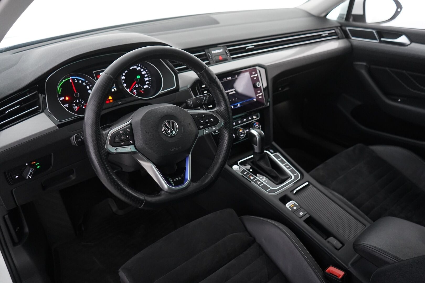 VOLKSWAGEN PASSAT 2020 Variant GTE Plug-In Hybrid 160 kW (218 hv) DSG-automaatti *ACC / Kamera / S.Vetokoukku / Webasto / Keyless* - Kahdet renkaat alumiinivantein / Viimeisin huolto 172tkm / Molemmat laturit
