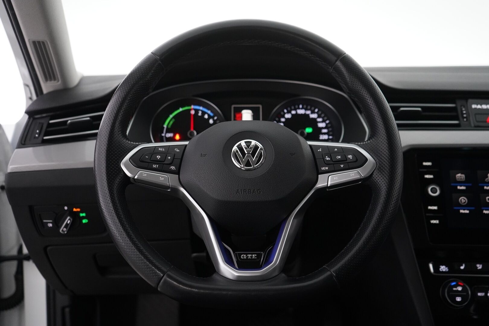 VOLKSWAGEN PASSAT 2020 Variant GTE Plug-In Hybrid 160 kW (218 hv) DSG-automaatti *ACC / Kamera / S.Vetokoukku / Webasto / Keyless* - Kahdet renkaat alumiinivantein / Viimeisin huolto 172tkm / Molemmat laturit