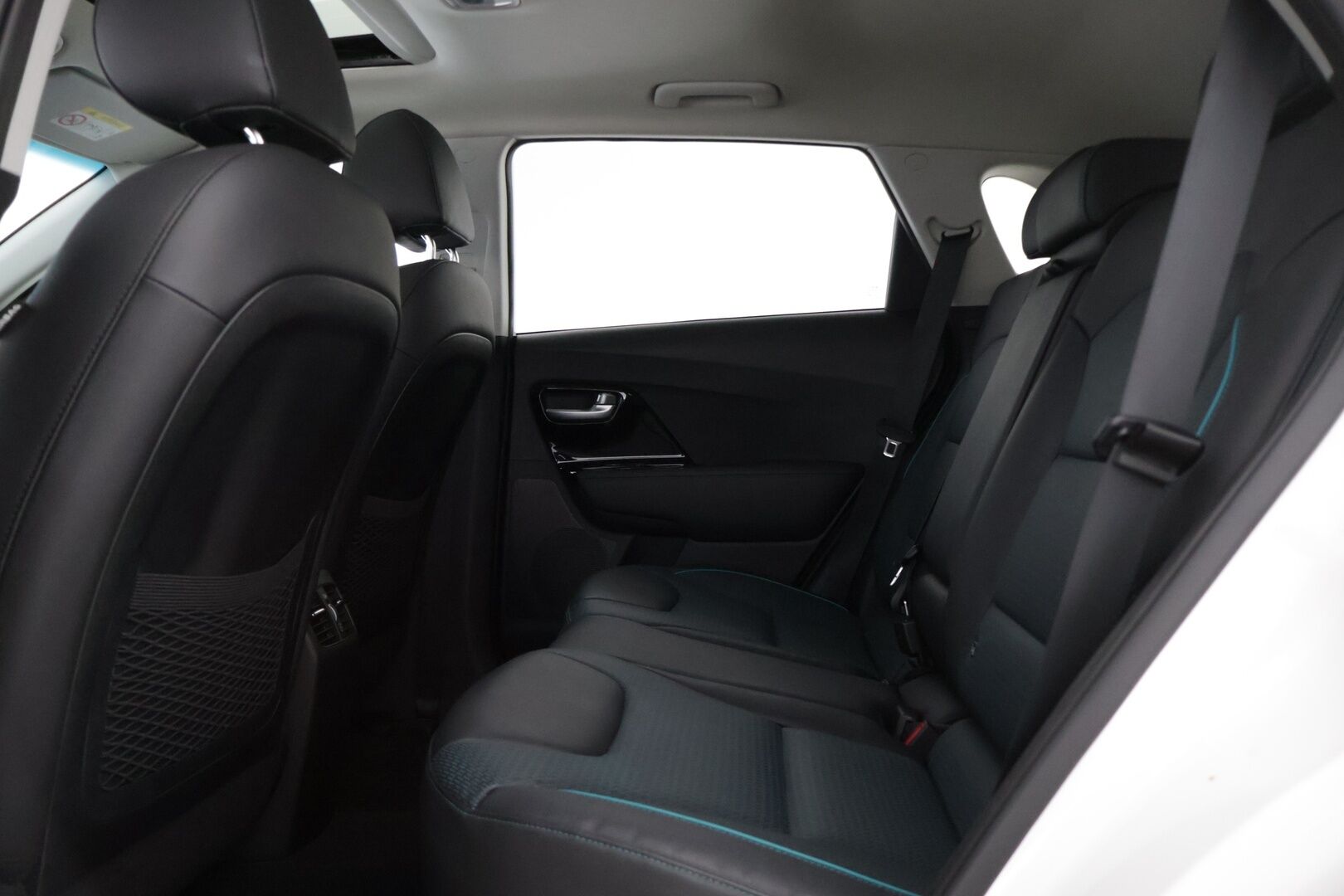 KIA NIRO 2019 64 kWh Advance plus * Keyless Go / Adapt. vakkari / Tuuletetut penkit / Muistipenkki / Peruutuskamera * - *Siistikuntoinen yksilö kattavilla varusteilla! / 2x renkaat&vanteet*