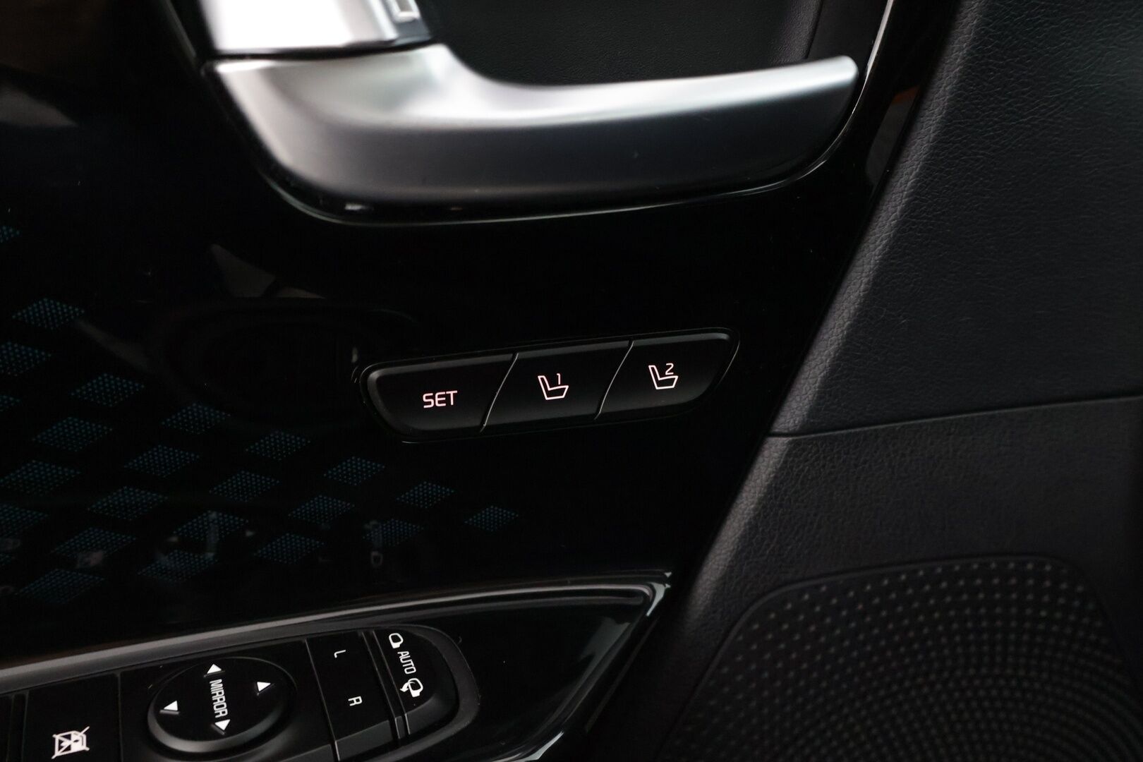 KIA NIRO 2019 64 kWh Advance plus * Keyless Go / Adapt. vakkari / Tuuletetut penkit / Muistipenkki / Peruutuskamera * - *Siistikuntoinen yksilö kattavilla varusteilla! / 2x renkaat&vanteet*