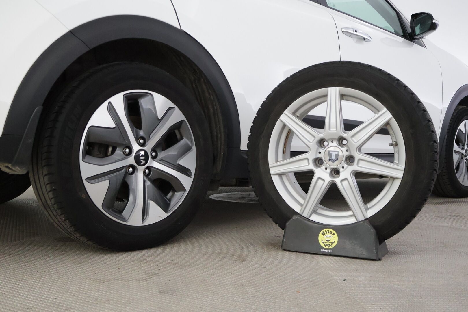 KIA NIRO 2019 64 kWh Advance plus * Keyless Go / Adapt. vakkari / Tuuletetut penkit / Muistipenkki / Peruutuskamera * - *Siistikuntoinen yksilö kattavilla varusteilla! / 2x renkaat&vanteet*