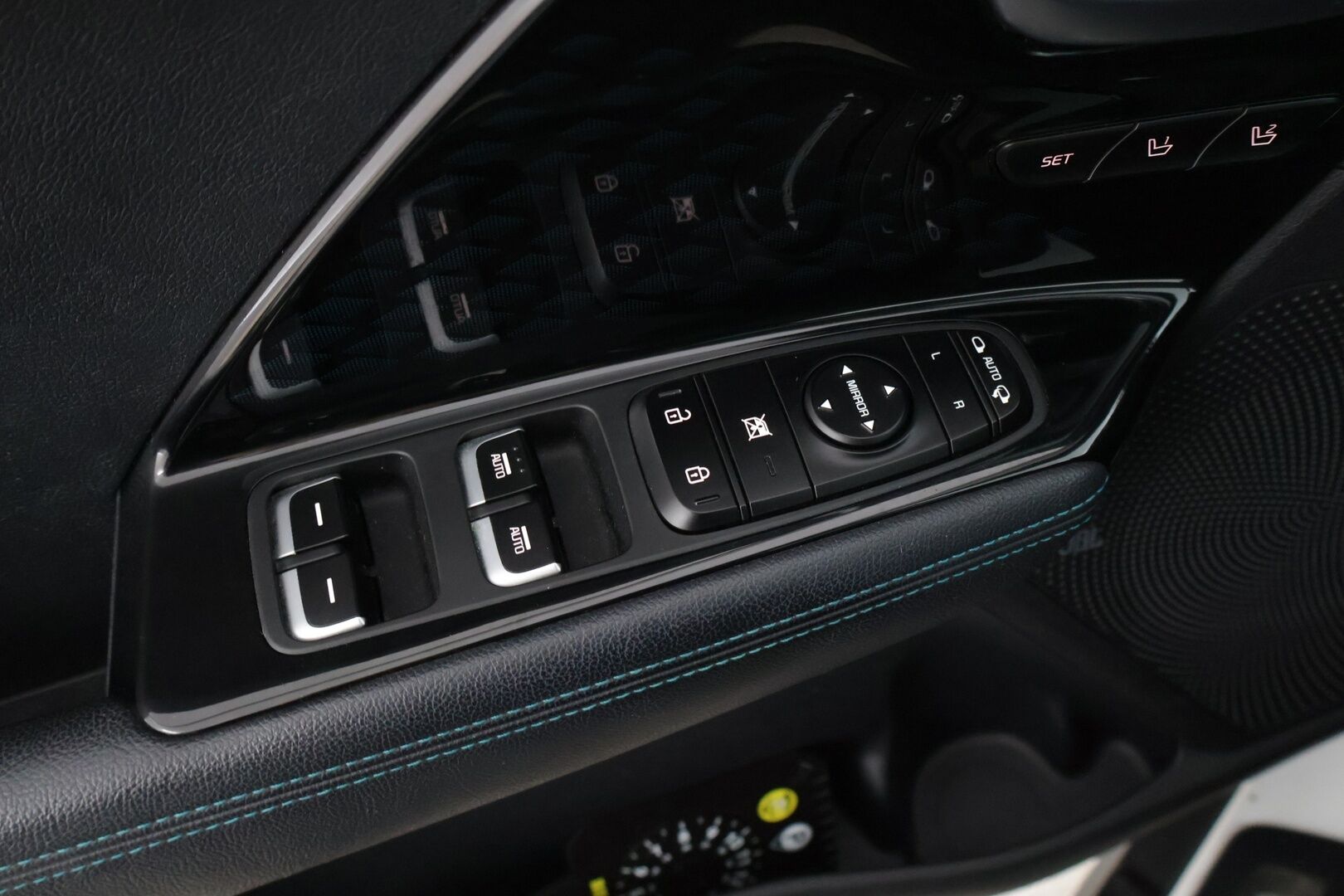 KIA NIRO 2019 64 kWh Advance plus * Keyless Go / Adapt. vakkari / Tuuletetut penkit / Muistipenkki / Peruutuskamera * - *Siistikuntoinen yksilö kattavilla varusteilla! / 2x renkaat&vanteet*