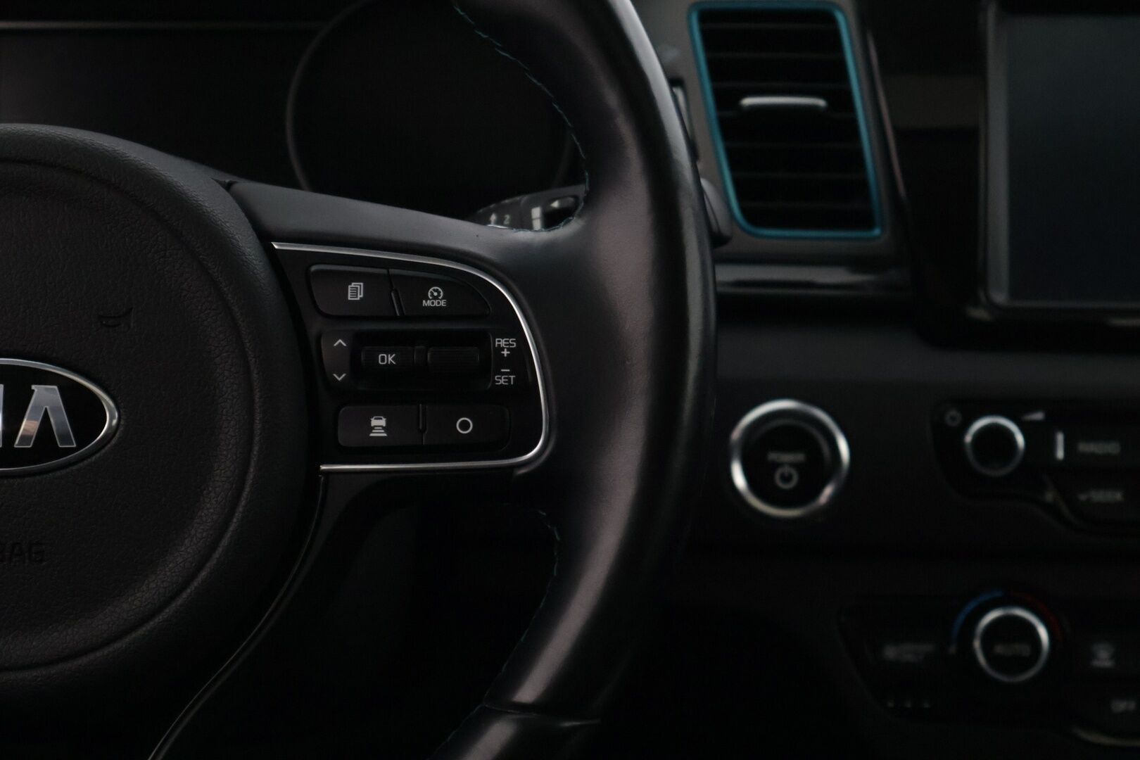 KIA NIRO 2019 64 kWh Advance plus * Keyless Go / Adapt. vakkari / Tuuletetut penkit / Muistipenkki / Peruutuskamera * - *Siistikuntoinen yksilö kattavilla varusteilla! / 2x renkaat&vanteet*