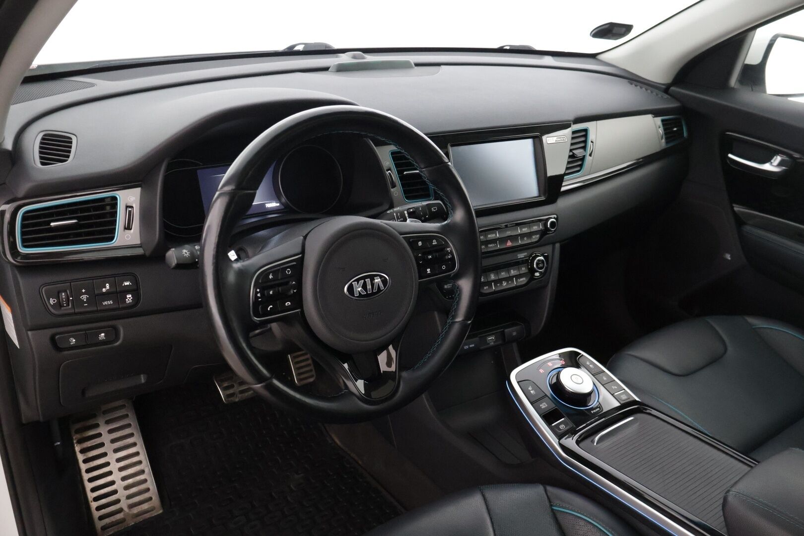 KIA NIRO 2019 64 kWh Advance plus * Keyless Go / Adapt. vakkari / Tuuletetut penkit / Muistipenkki / Peruutuskamera * - *Siistikuntoinen yksilö kattavilla varusteilla! / 2x renkaat&vanteet*