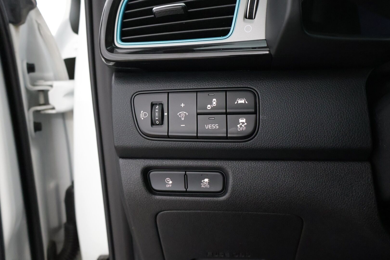 KIA NIRO 2019 64 kWh Advance plus * Keyless Go / Adapt. vakkari / Tuuletetut penkit / Muistipenkki / Peruutuskamera * - *Siistikuntoinen yksilö kattavilla varusteilla! / 2x renkaat&vanteet*