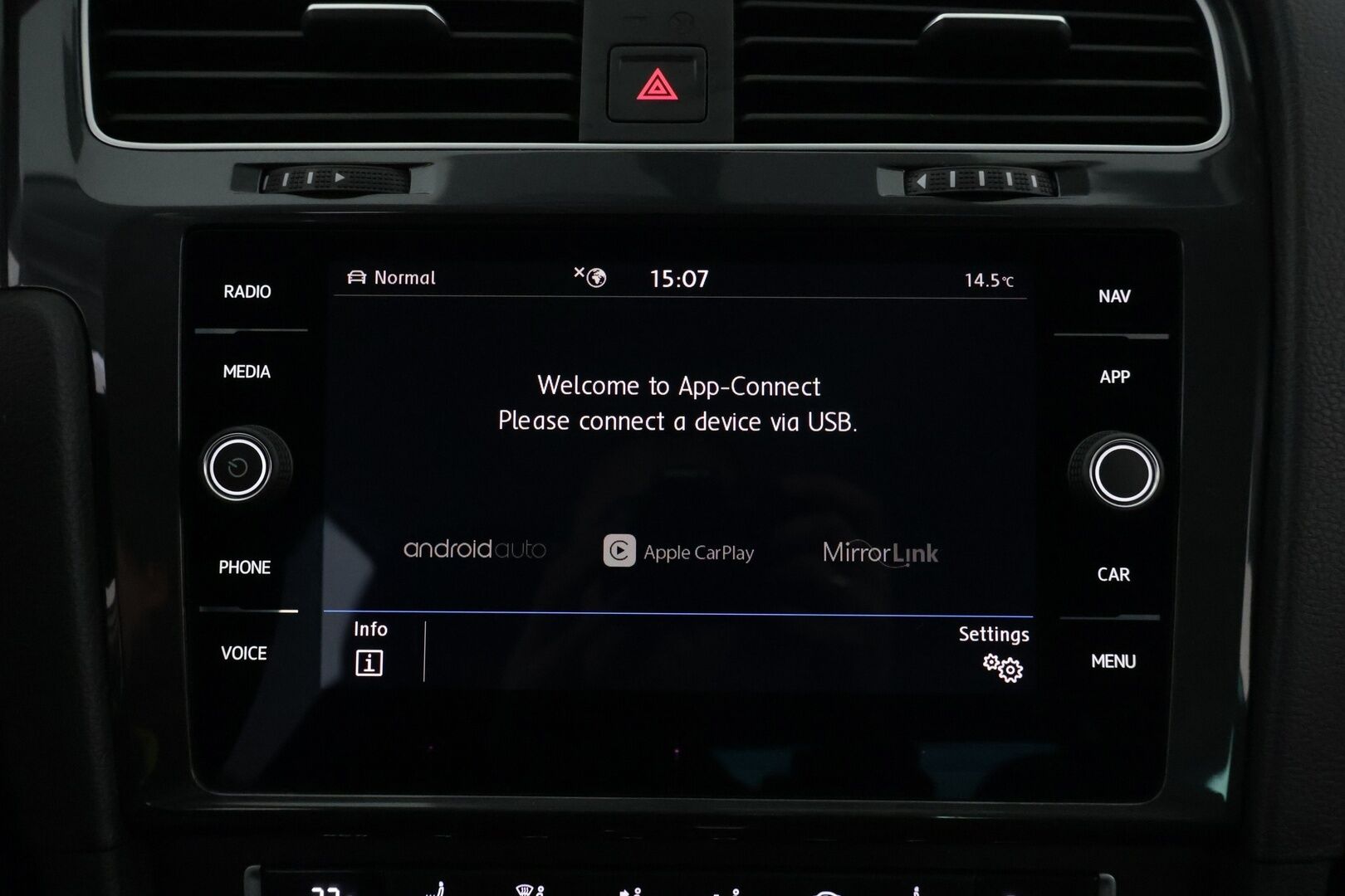 VOLKSWAGEN E-GOLF 2020 e-Golf 100 kW (136 hv) aut *Lämpöpumppu / Adapt. vakkari / Navi / LED / Apple&Android **